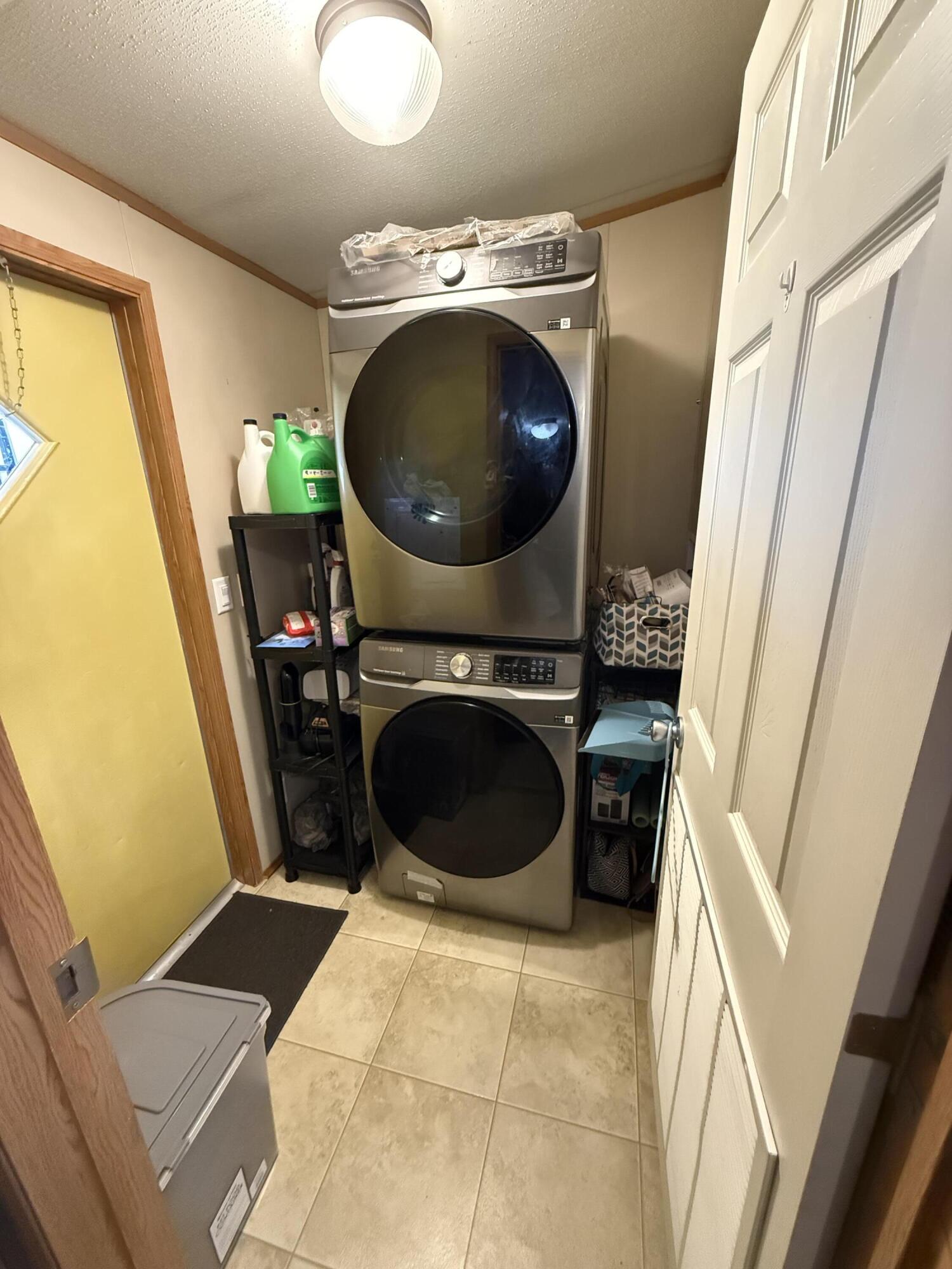 136 E Railroad Street Property Photo 14