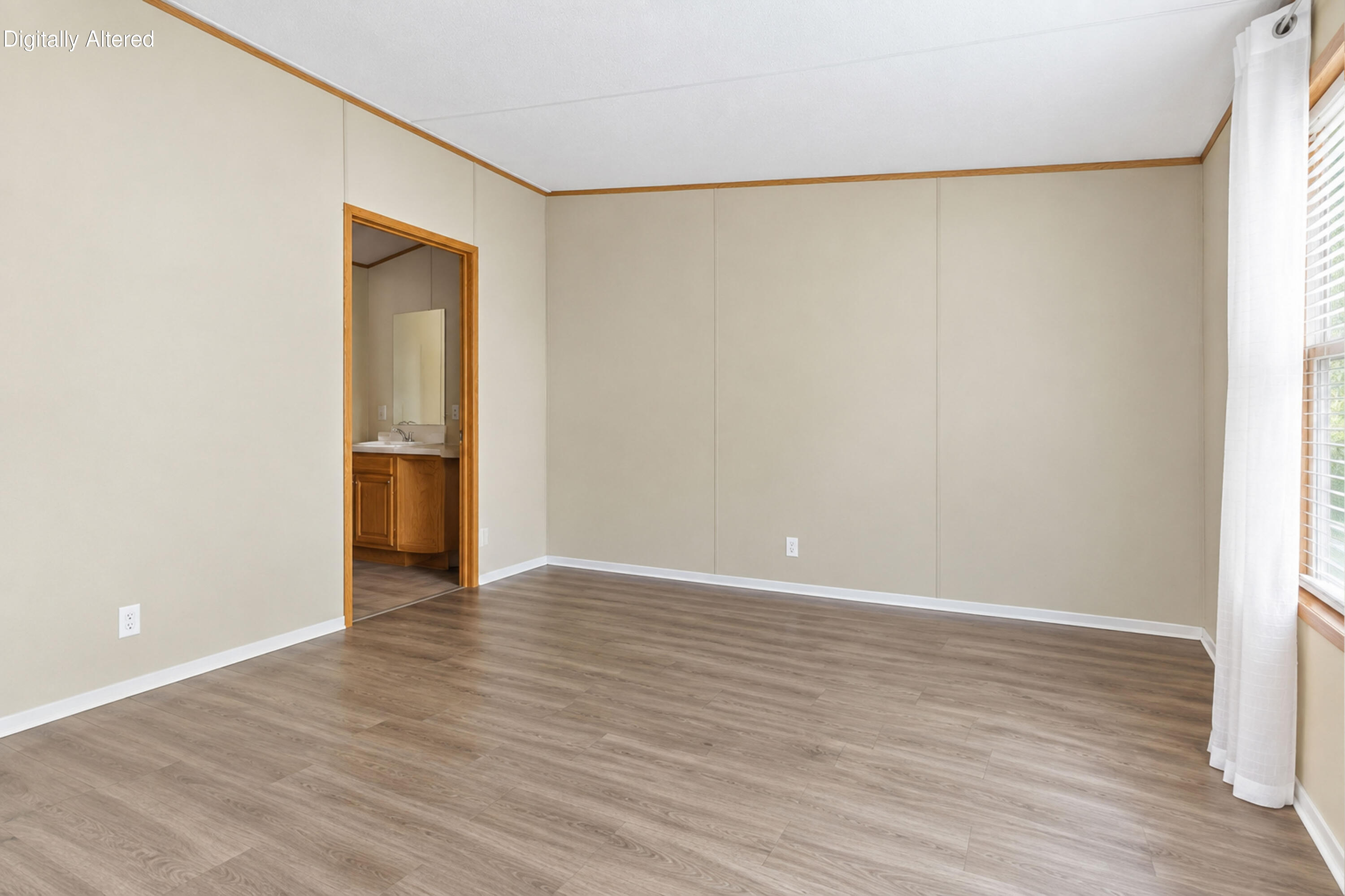 136 E Railroad Street Property Photo 16