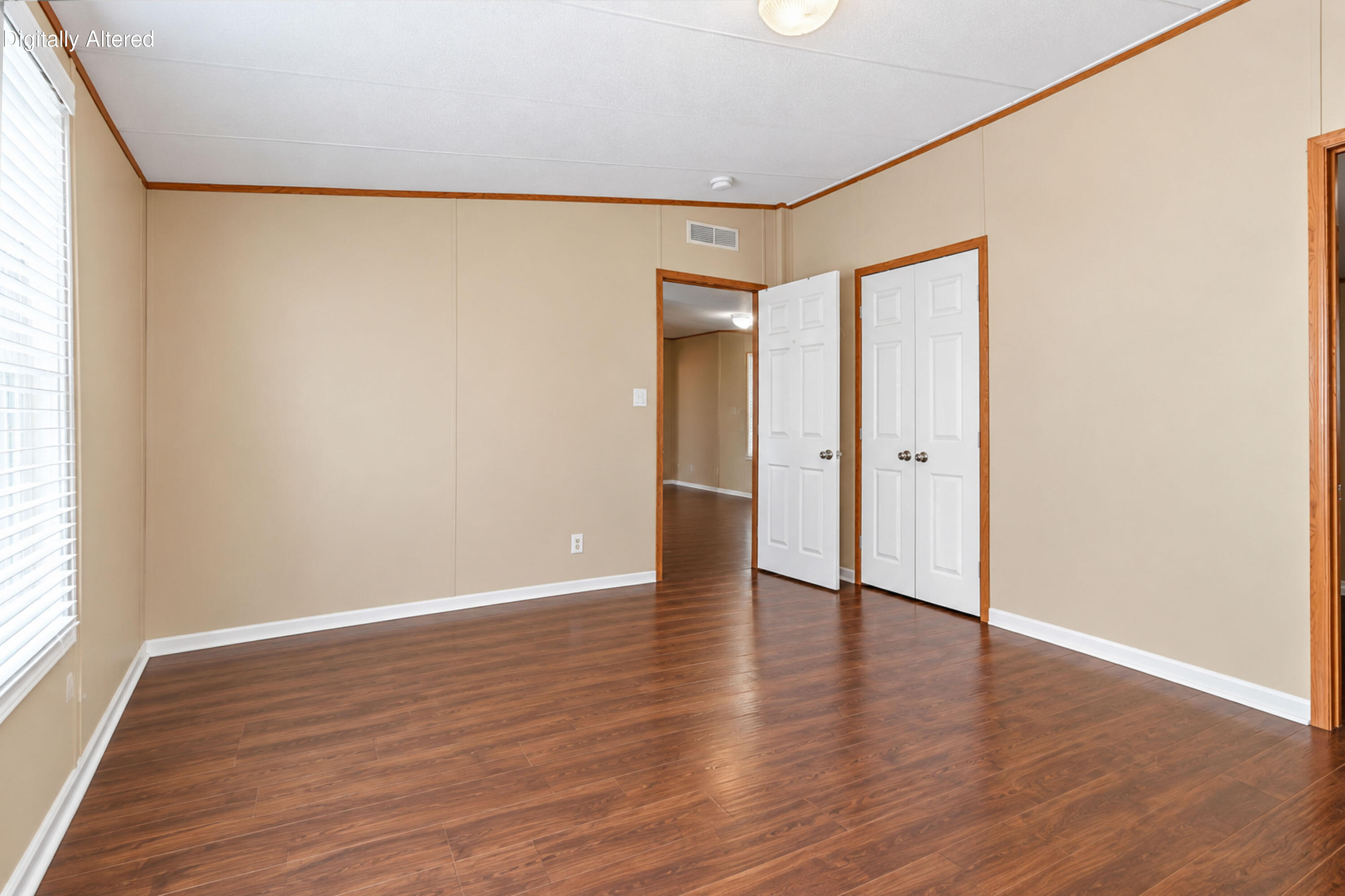 136 E Railroad Street Property Photo 17
