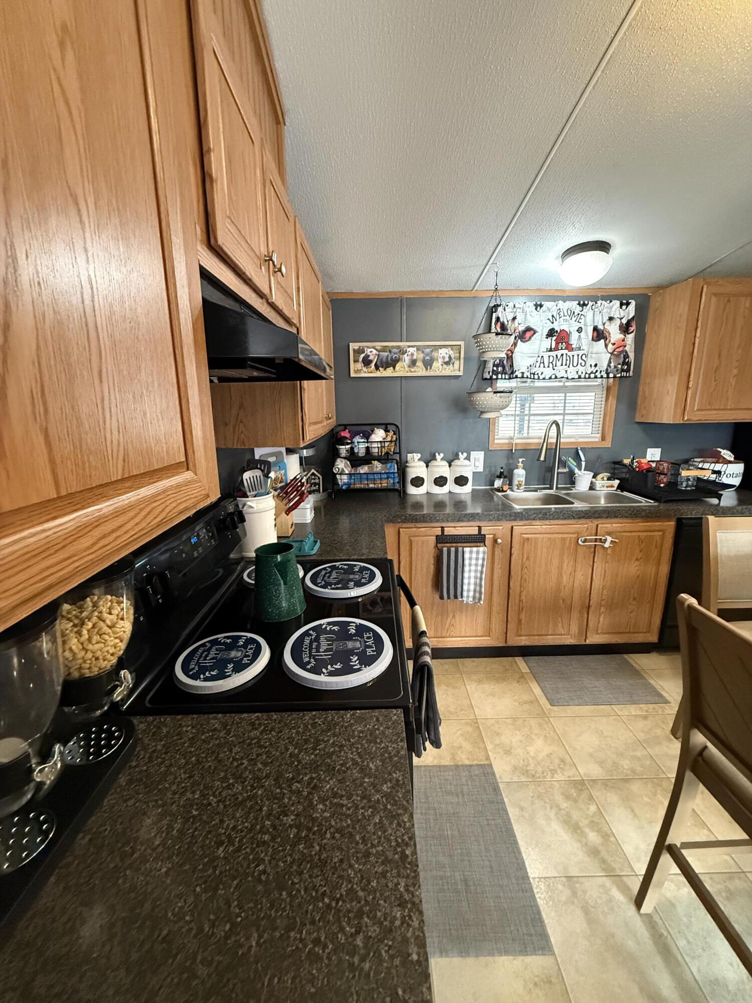 136 E Railroad Street Property Photo 18