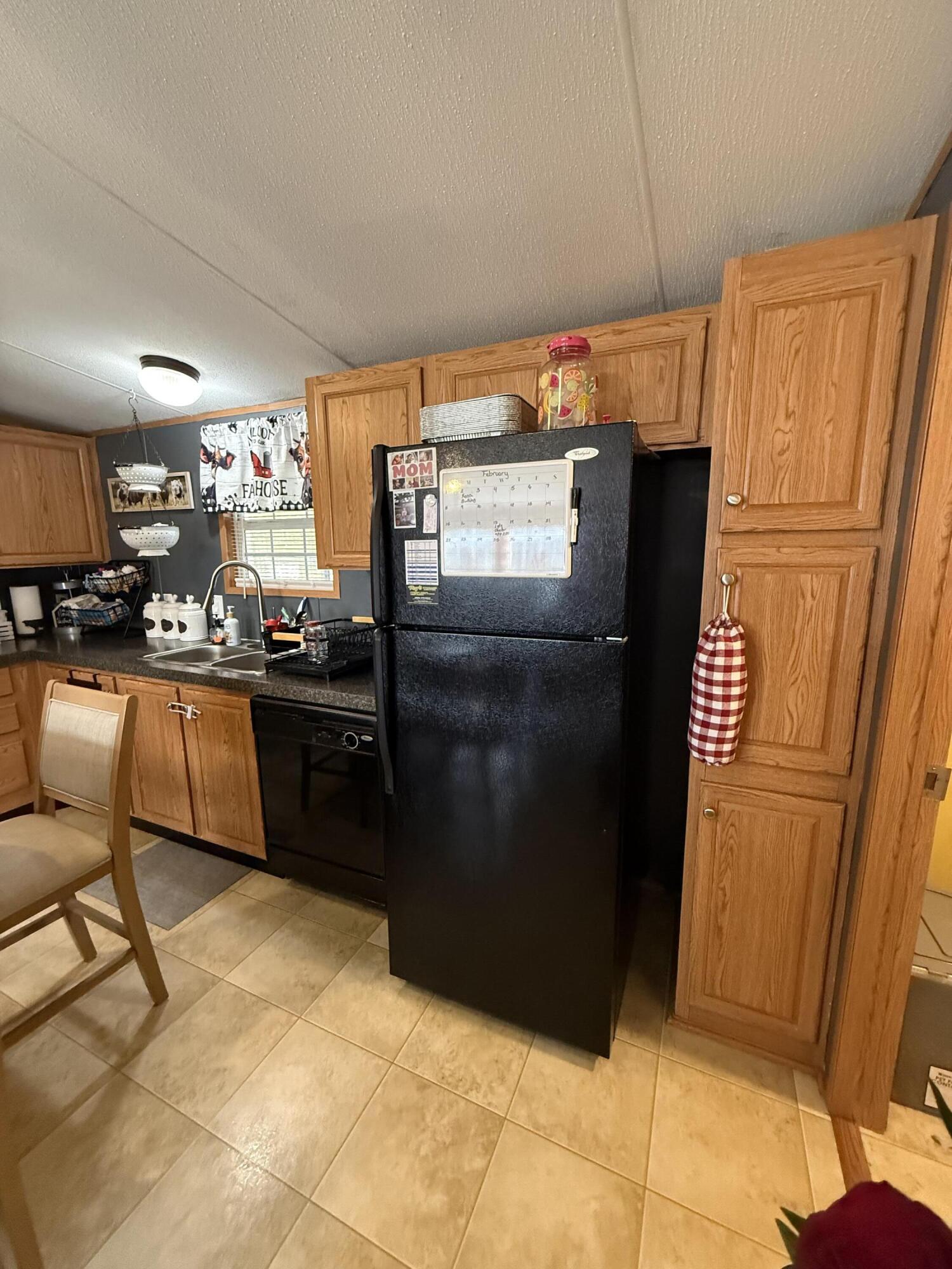 136 E Railroad Street Property Photo 19