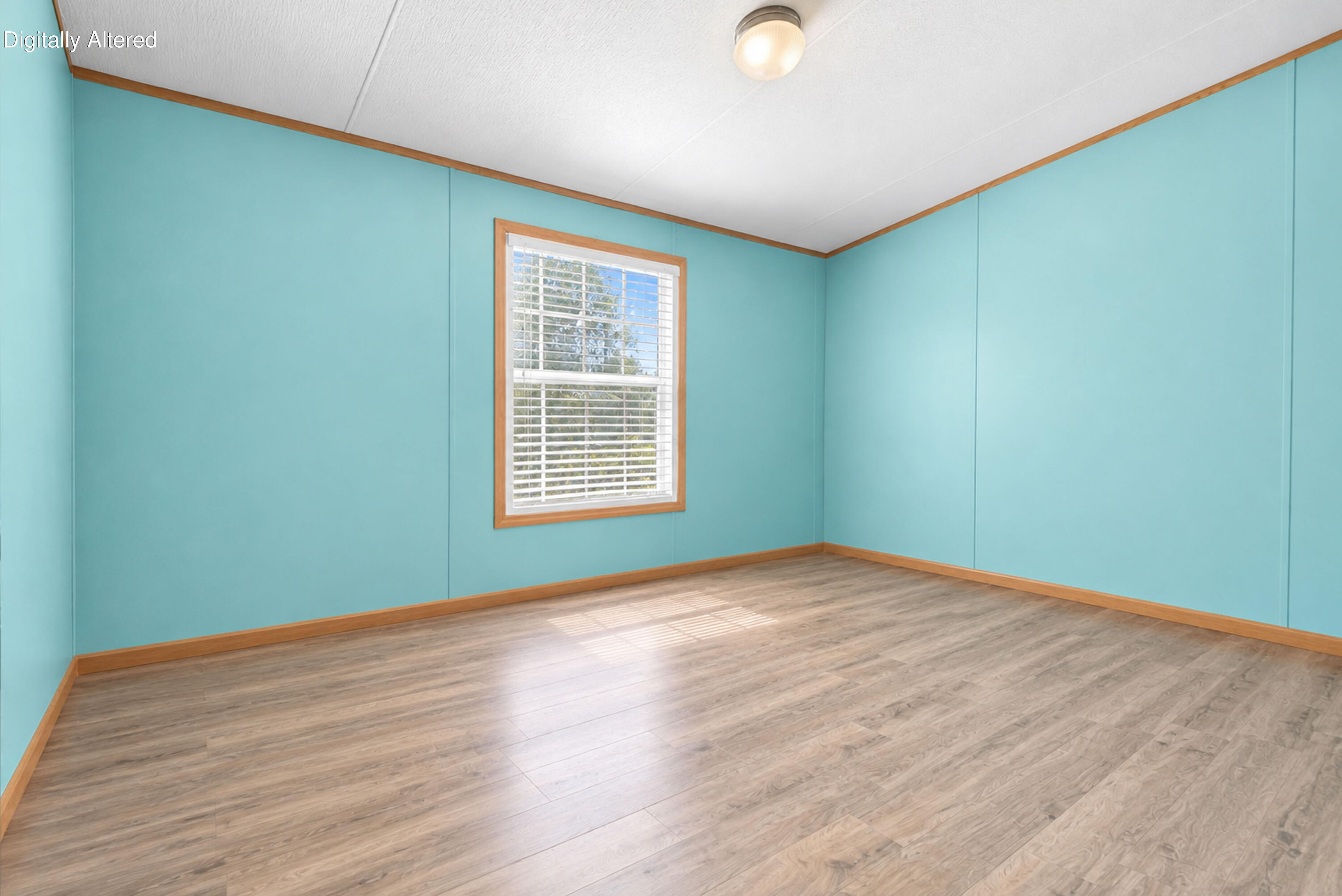 136 E Railroad Street Property Photo 20