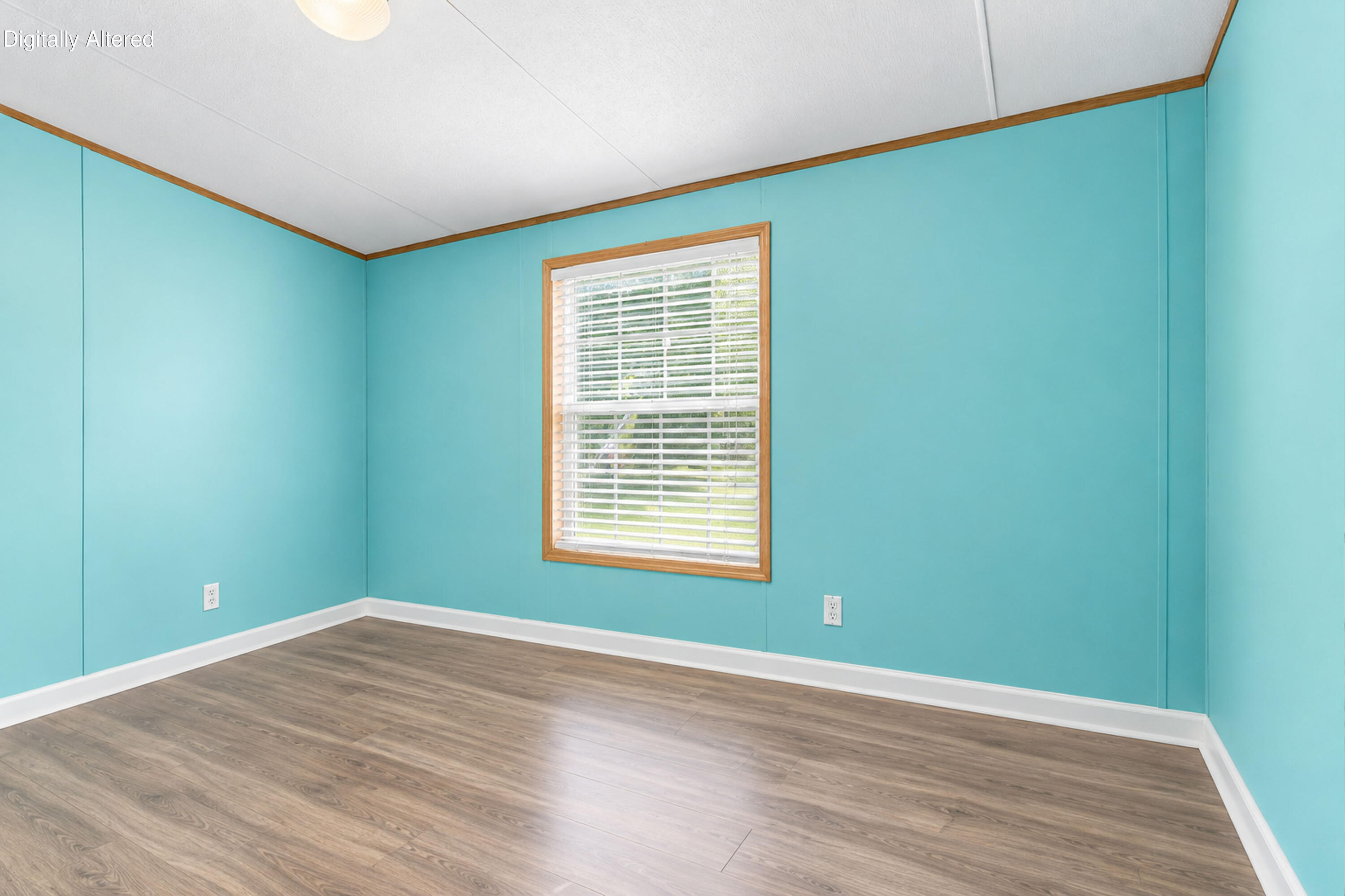 136 E Railroad Street Property Photo 22