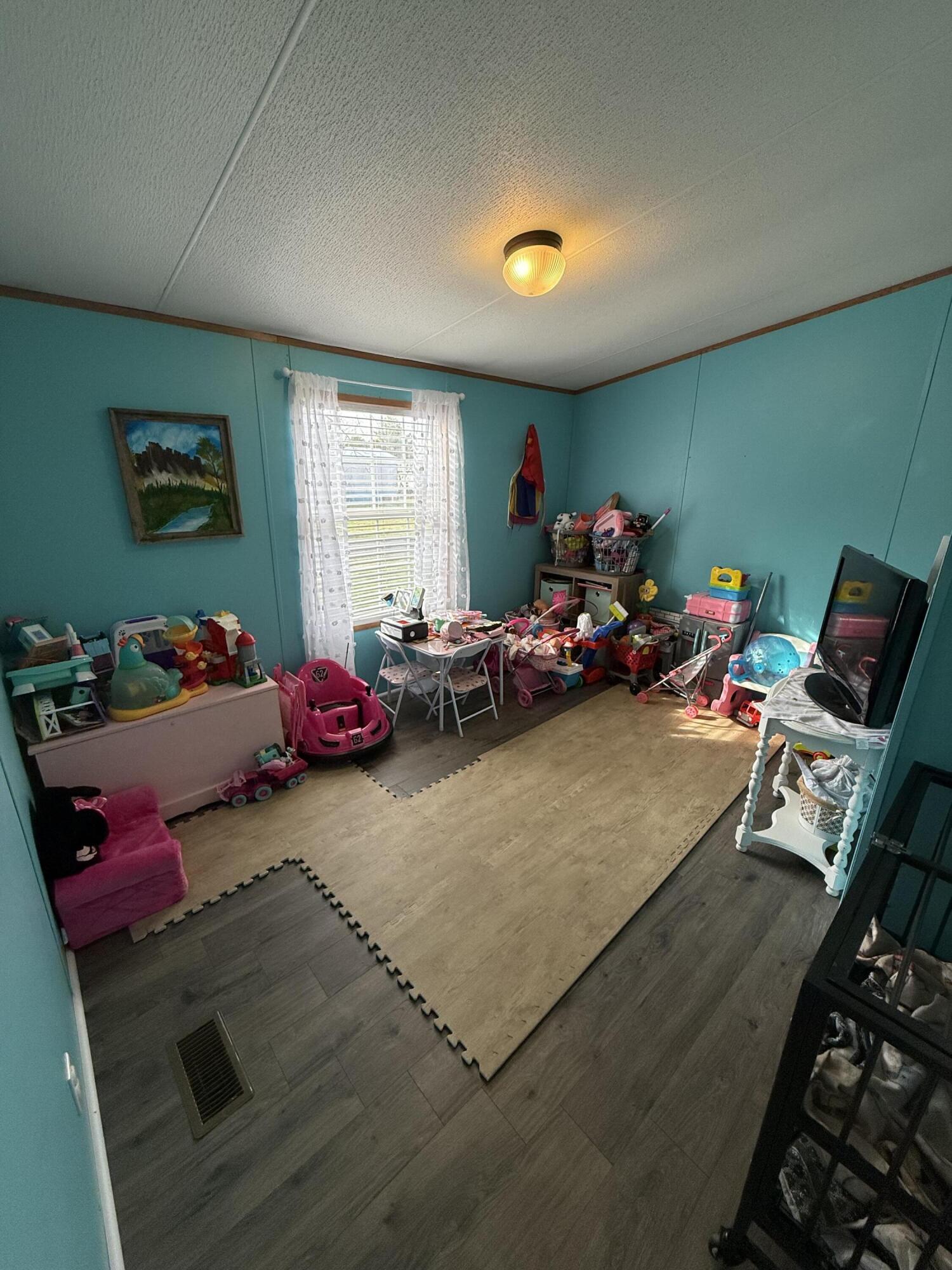 136 E Railroad Street Property Photo 23