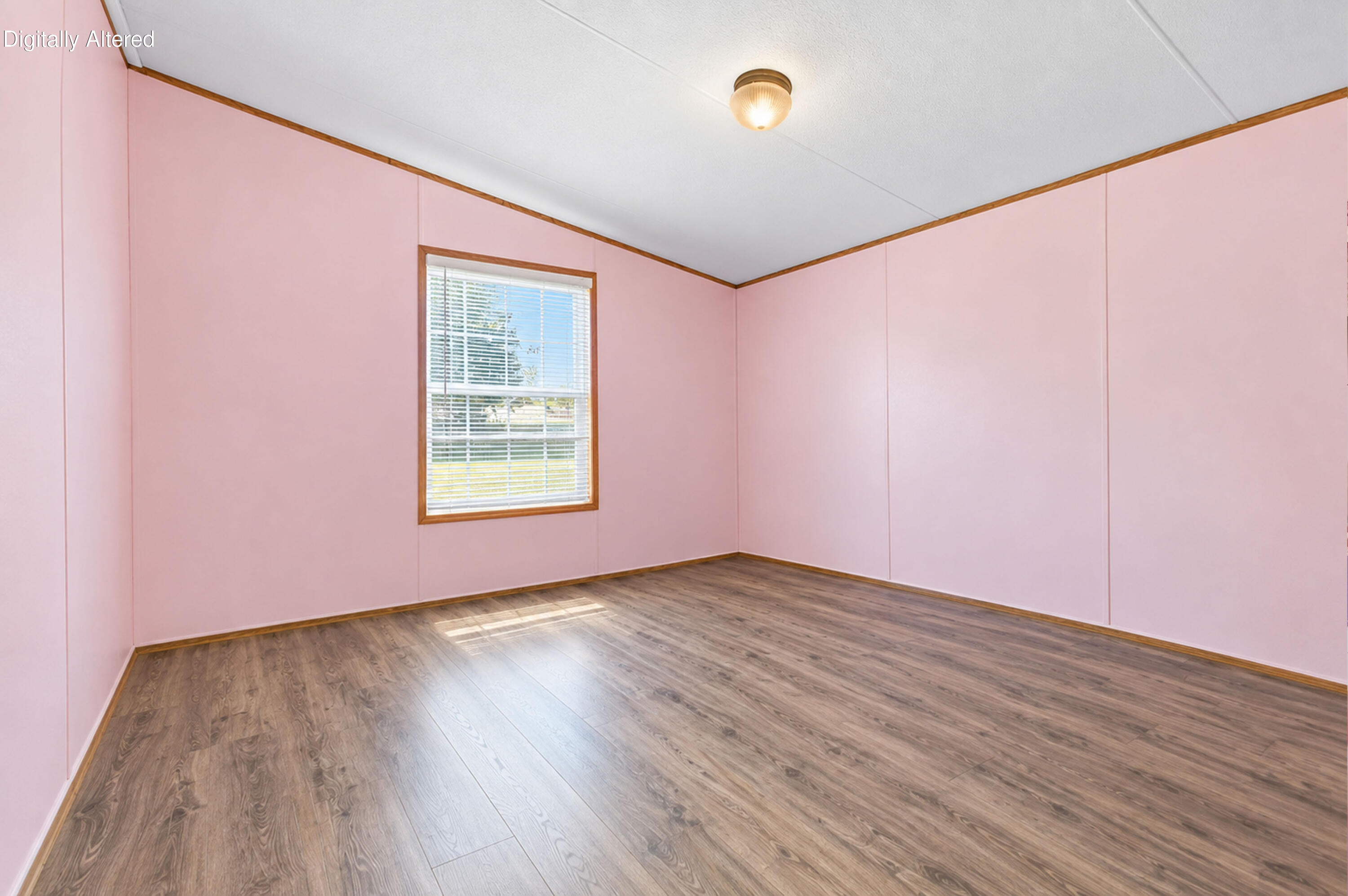 136 E Railroad Street Property Photo 24