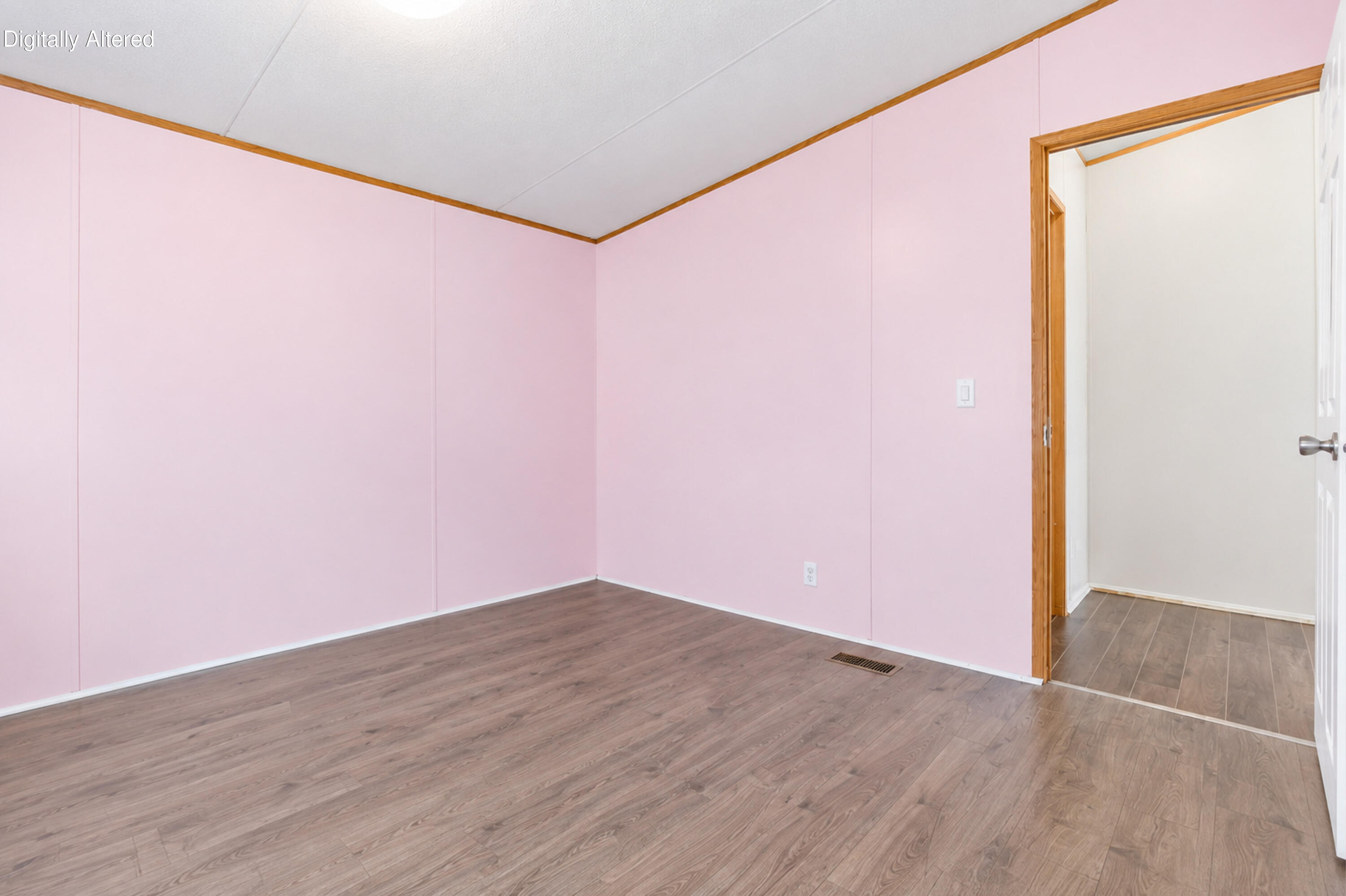 136 E Railroad Street Property Photo 25