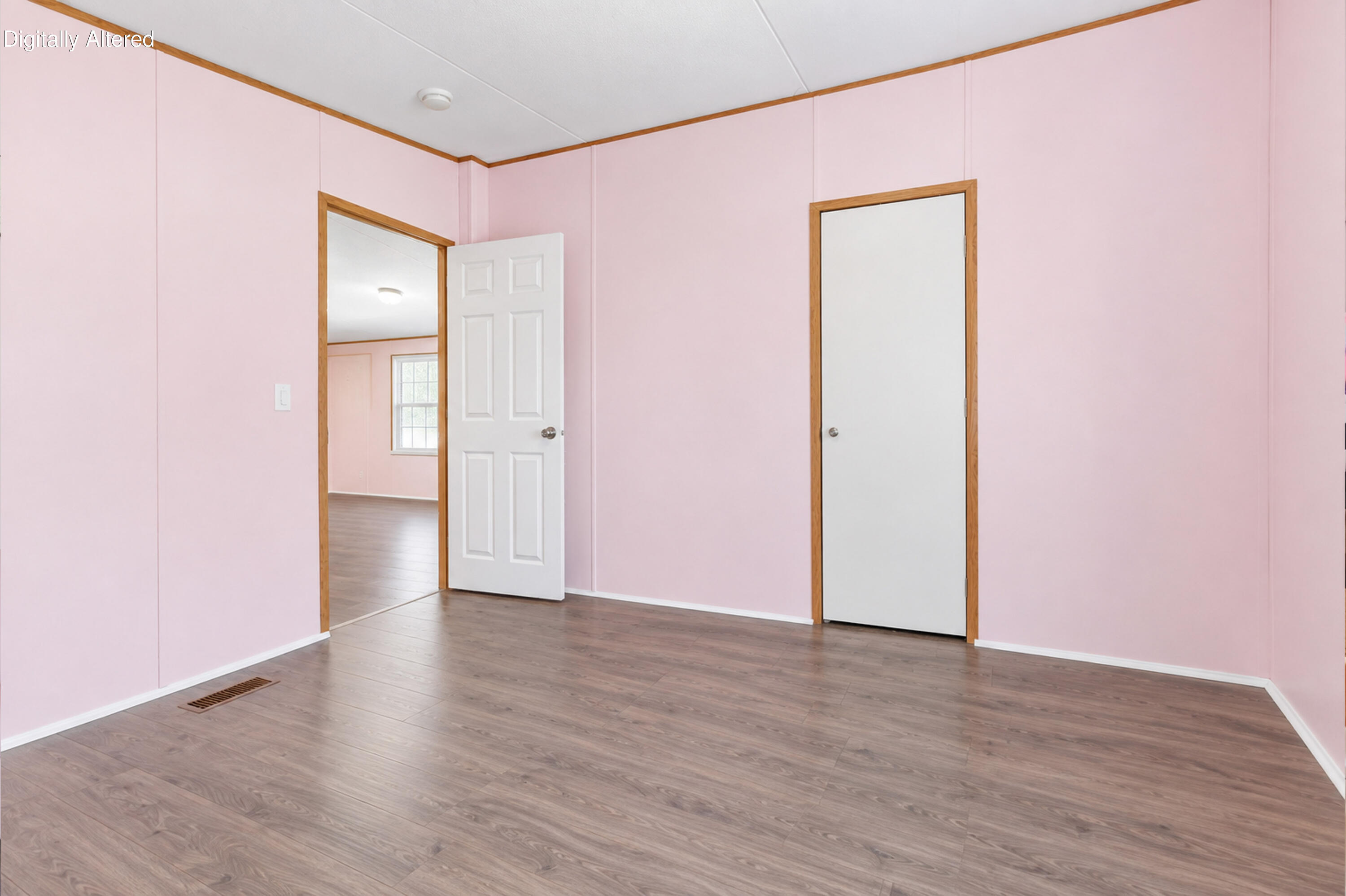 136 E Railroad Street Property Photo 26