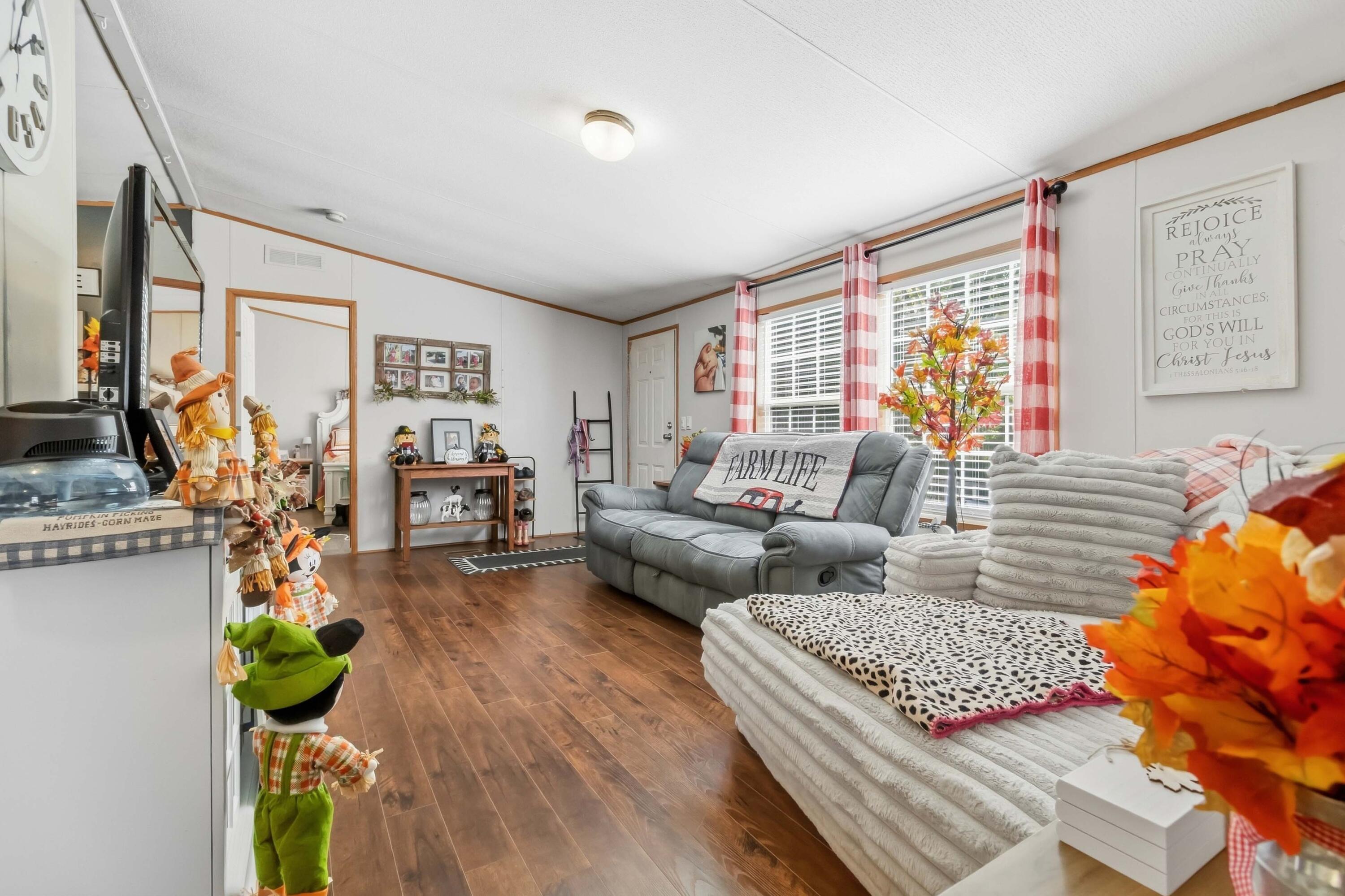 136 E Railroad Street Property Photo 45