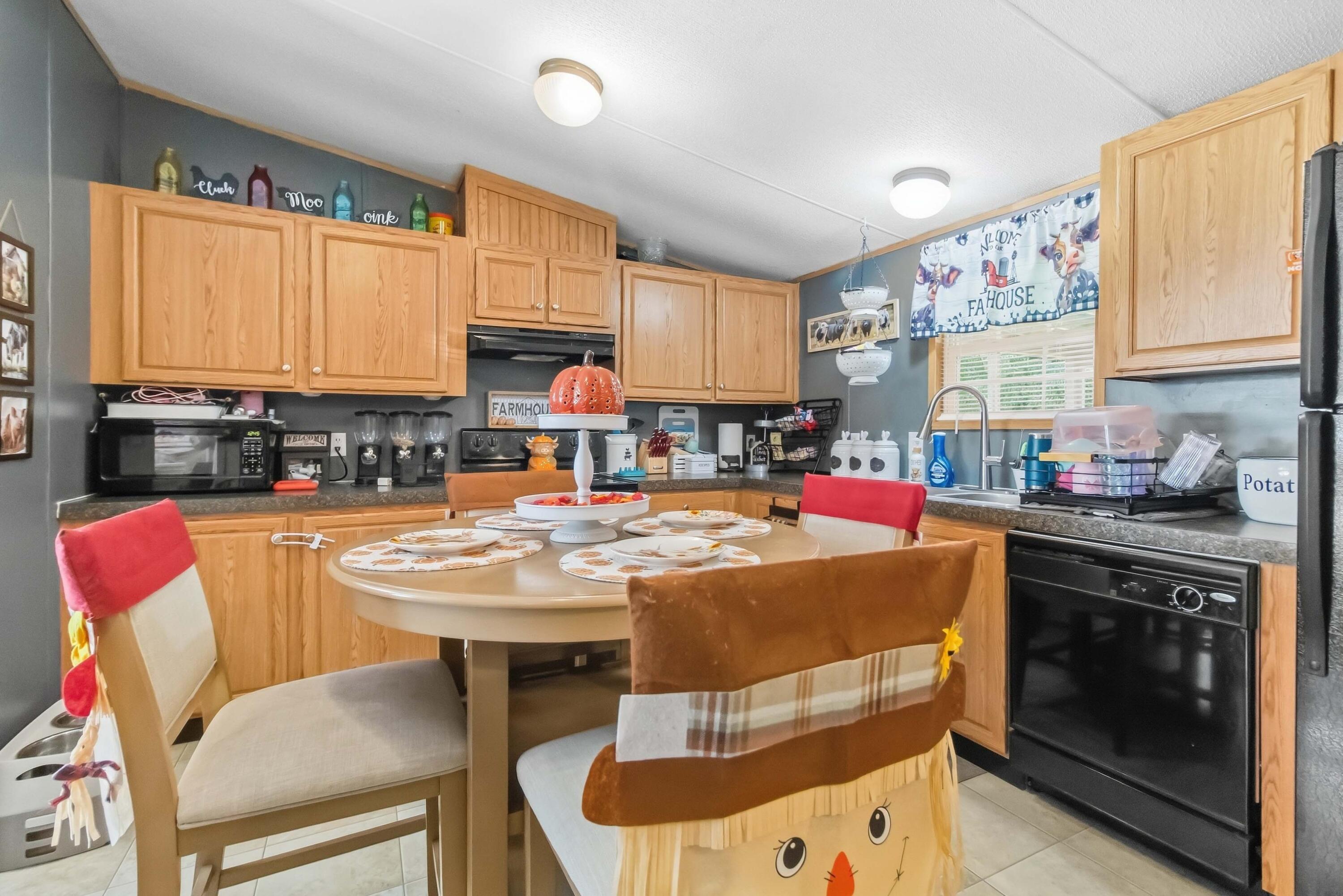 136 E Railroad Street Property Photo 54