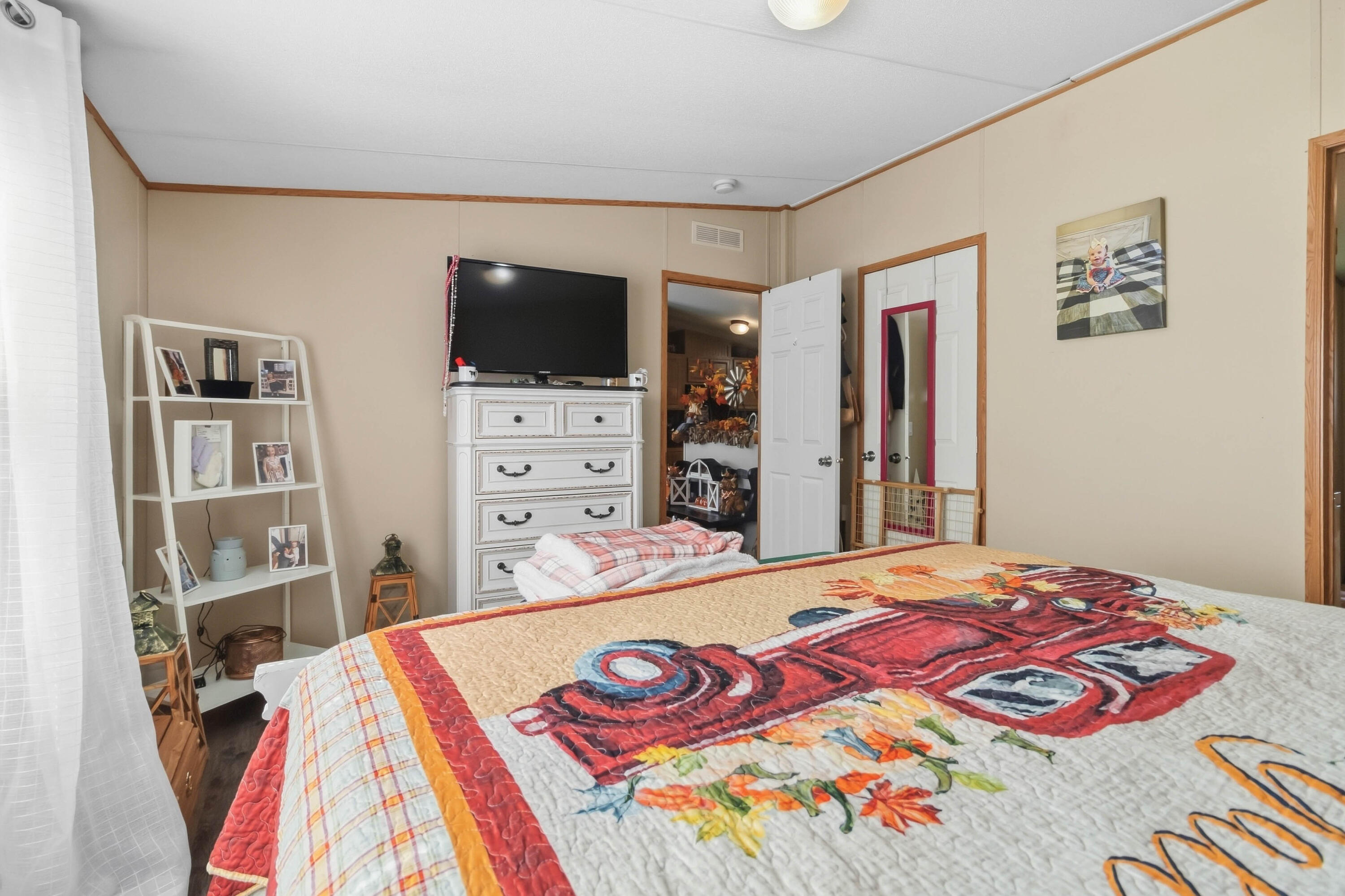 136 E Railroad Street Property Photo 57