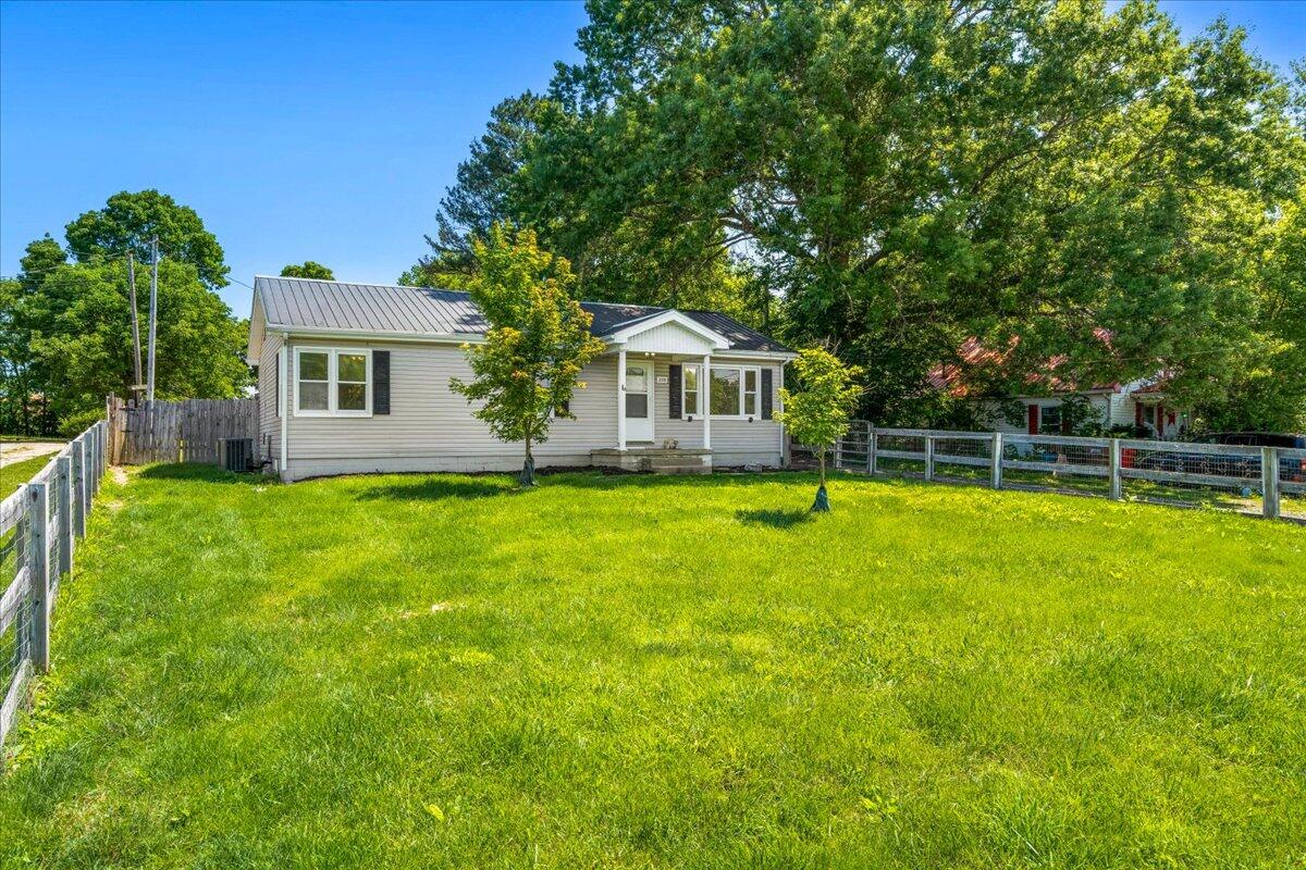 220 Locust Heights Property Photo 2