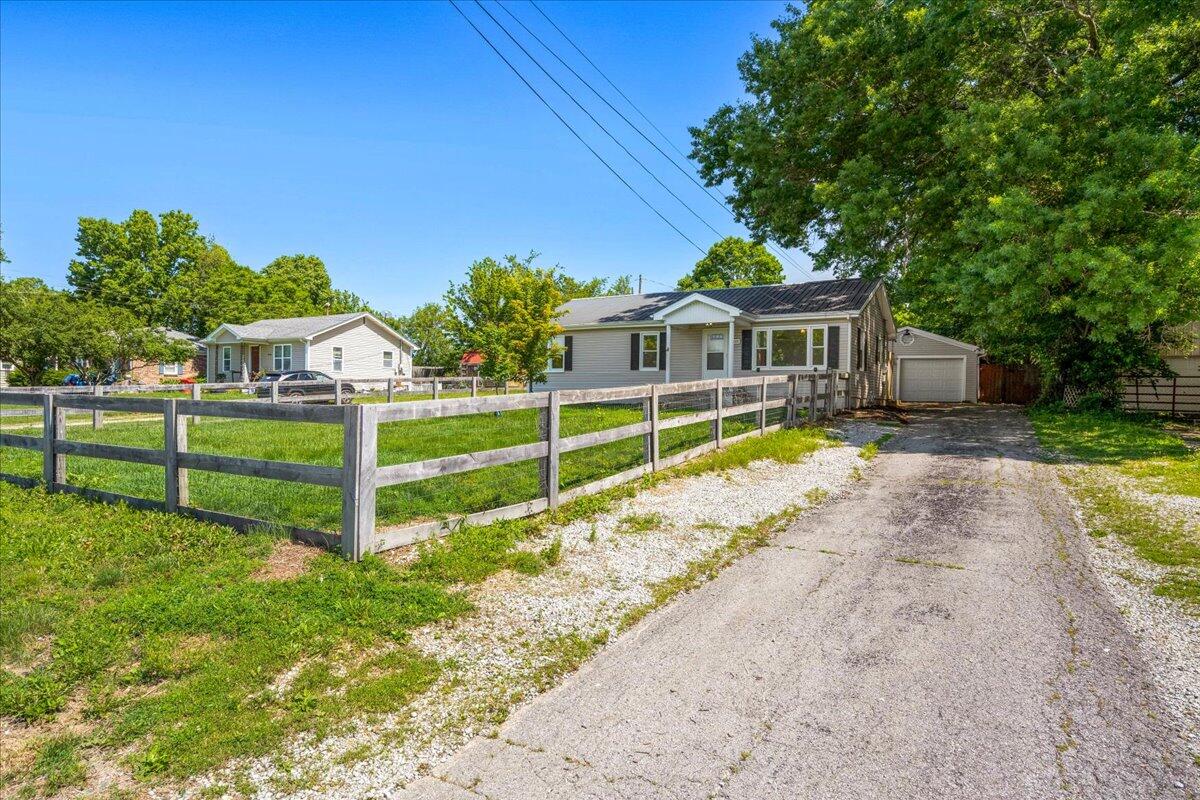 220 Locust Heights Property Photo 3