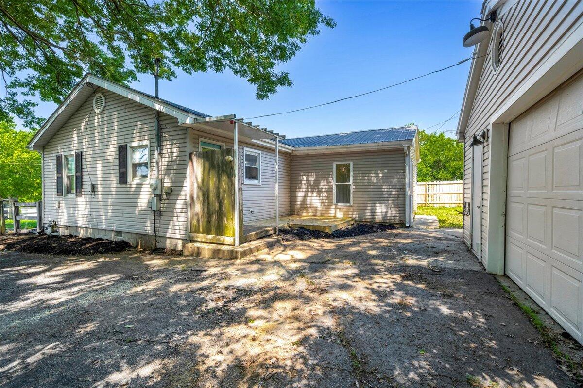 220 Locust Heights Property Photo 6