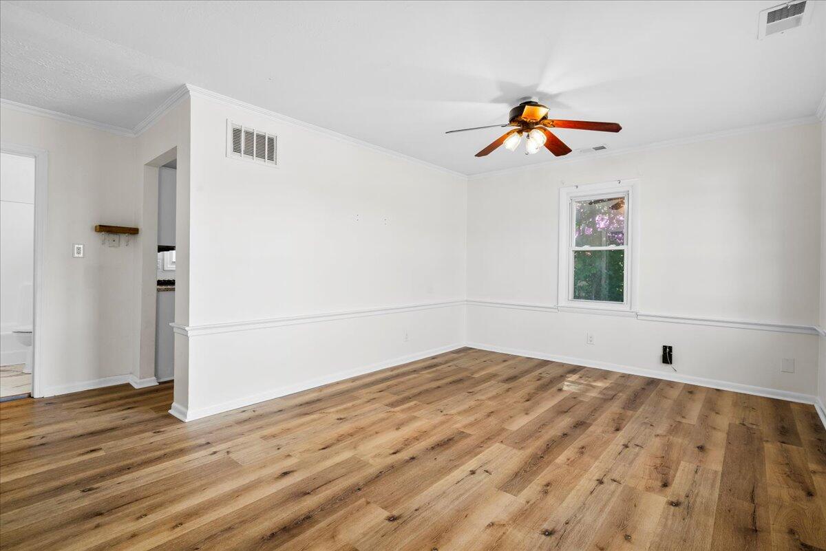 220 Locust Heights Property Photo 8