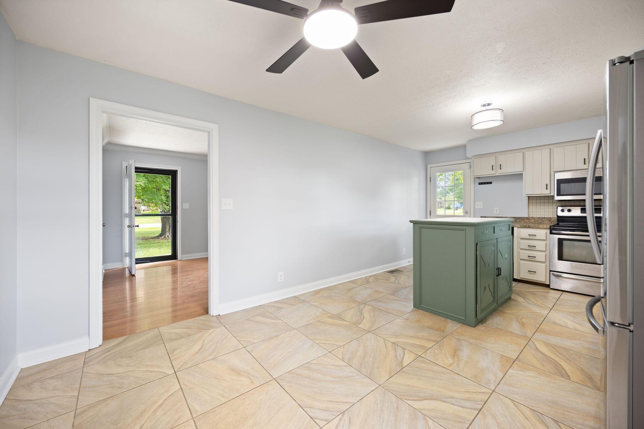 517 Greer Lane Property Photo 7