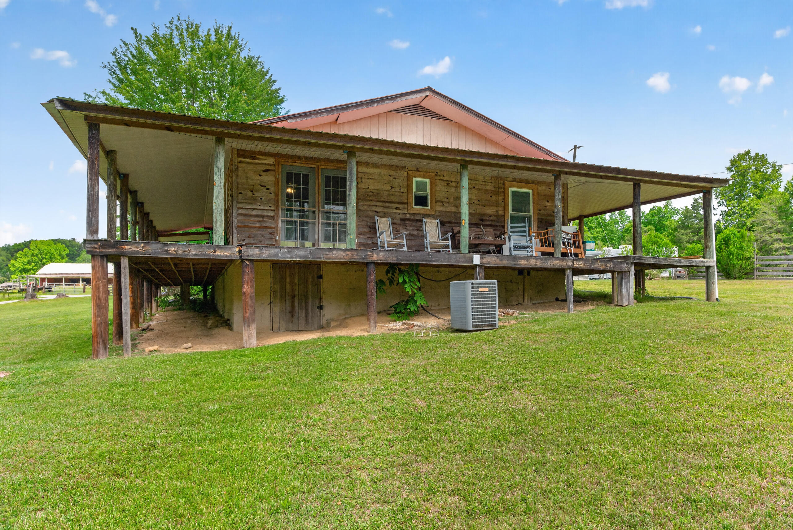 978 State Hwy 1064 Property Photo 5