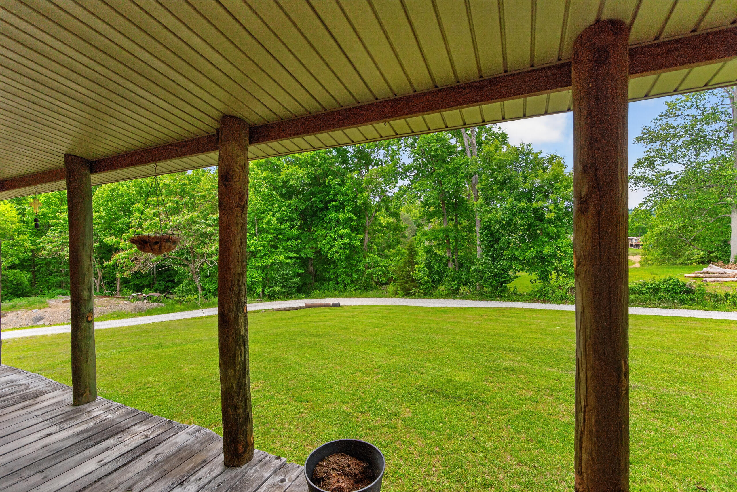 978 State Hwy 1064 Property Photo 22