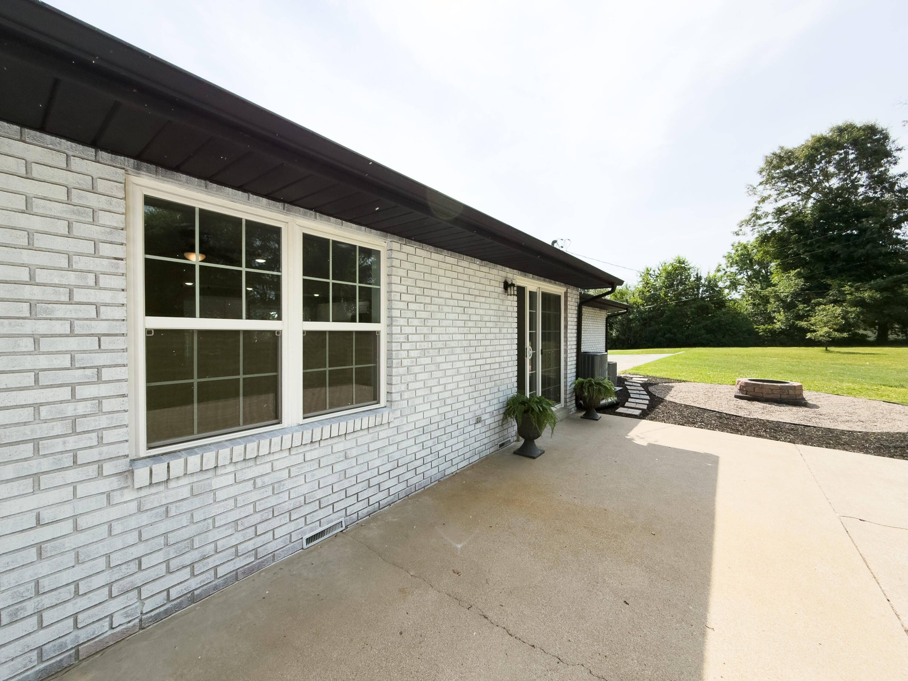 585 Standard Avenue Property Photo 7