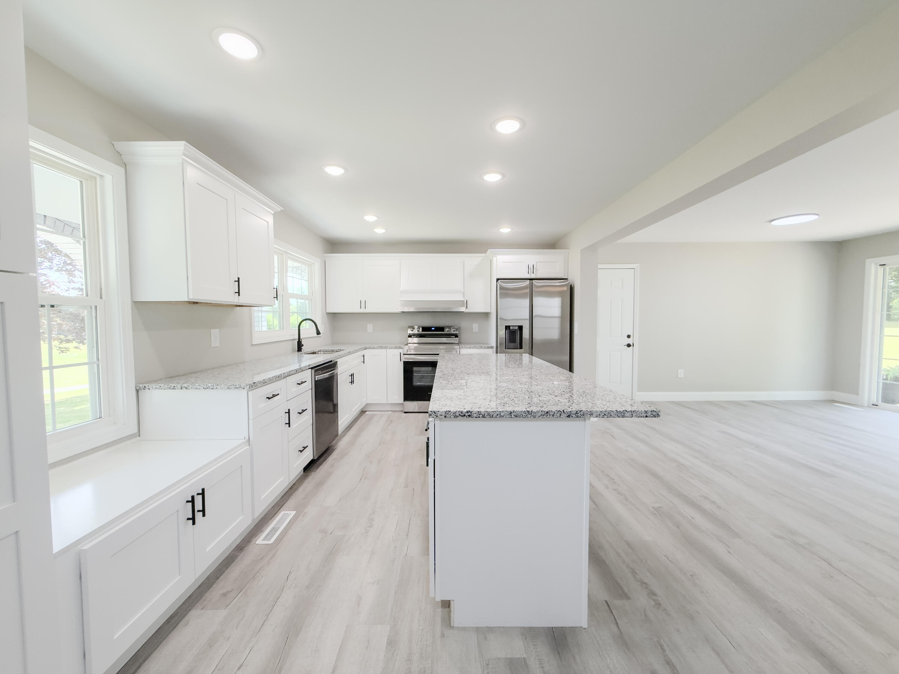 585 Standard Avenue Property Photo 28