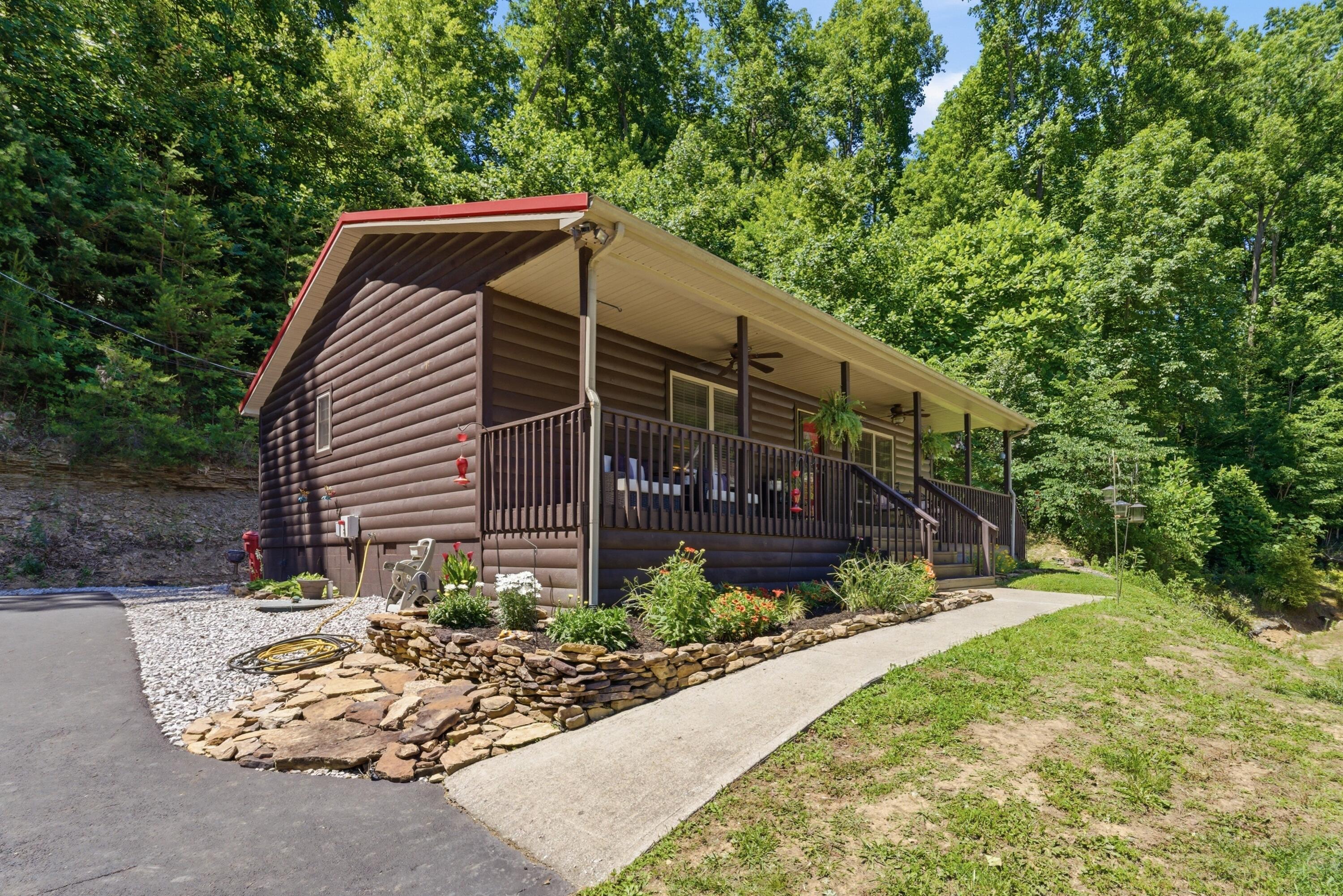 850 Cliffs Edge Road Property Photo 2