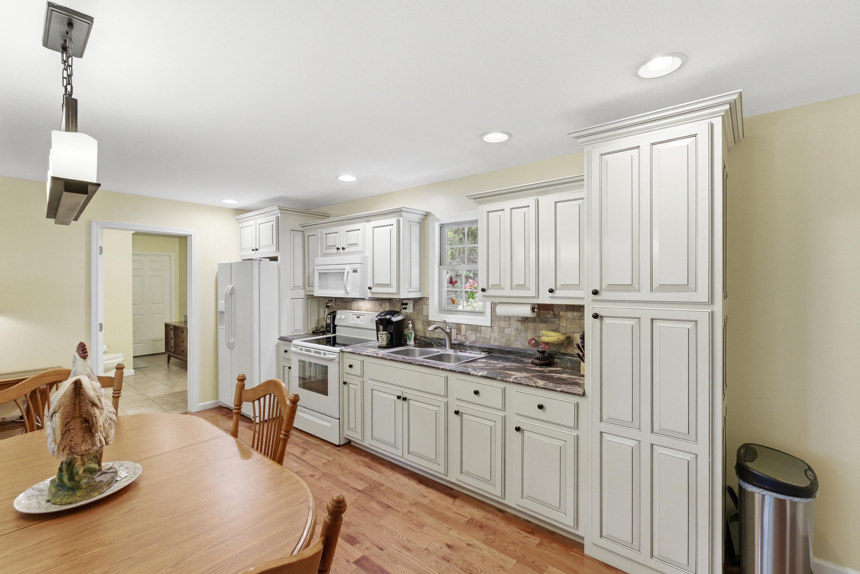 850 Cliffs Edge Road Property Photo 14