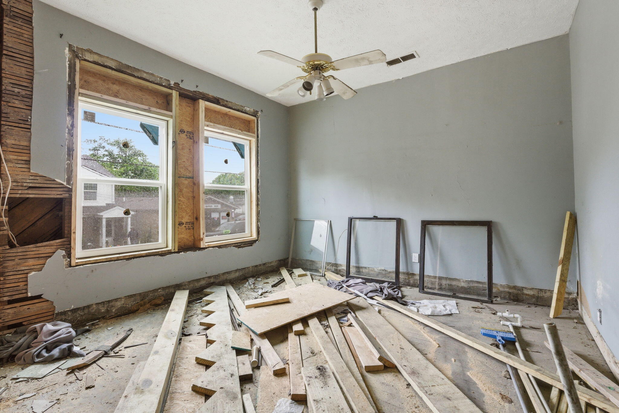 210 E 7th Street Property Photo 5