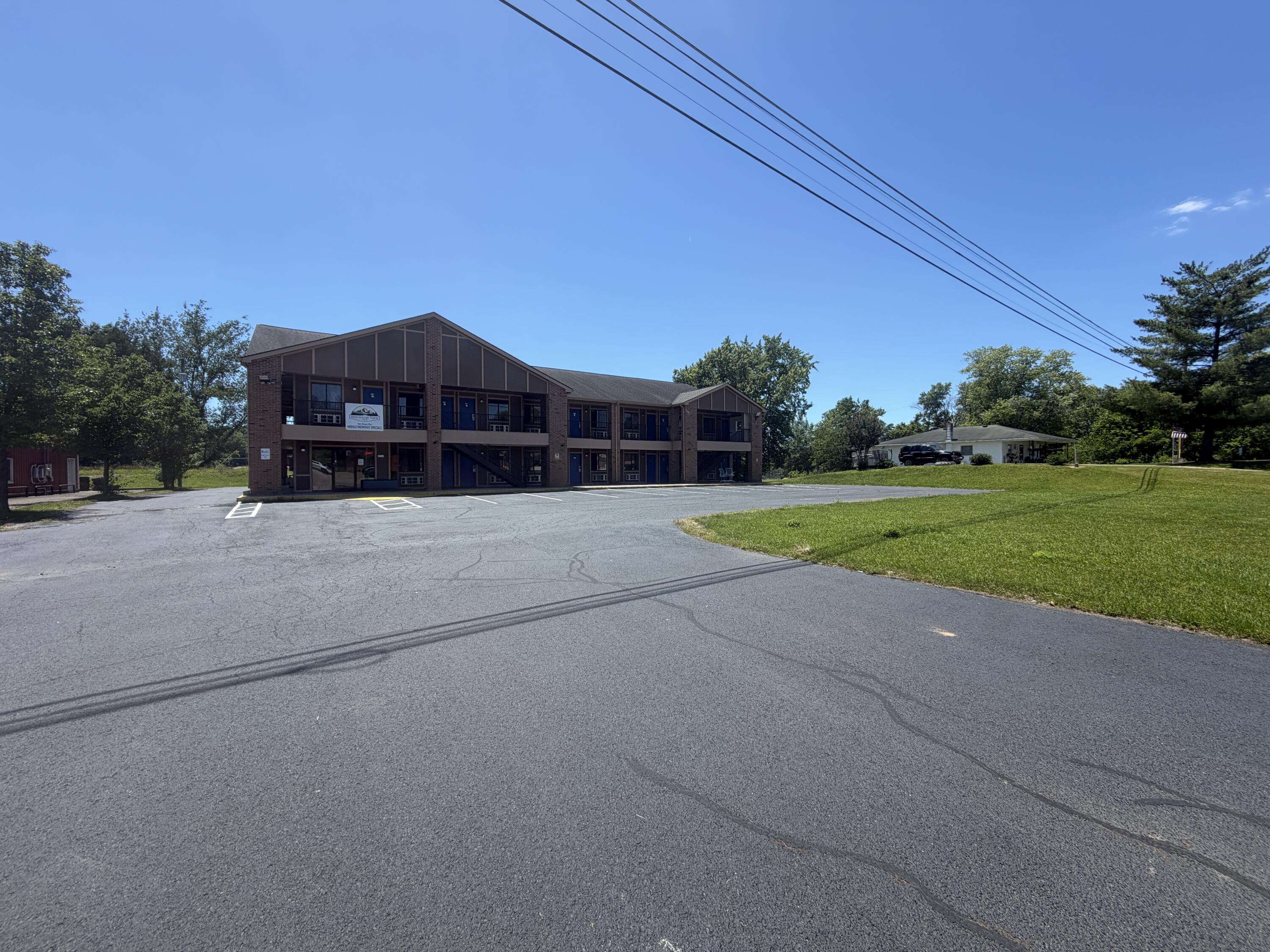 1075 Richmond Road Property Photo 8