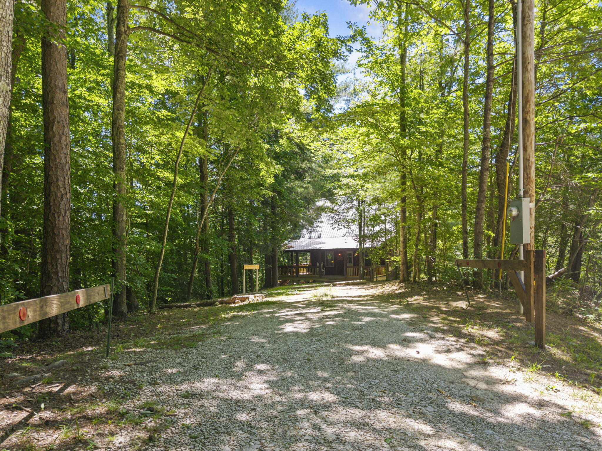 611 Paradise Drive Property Photo 4