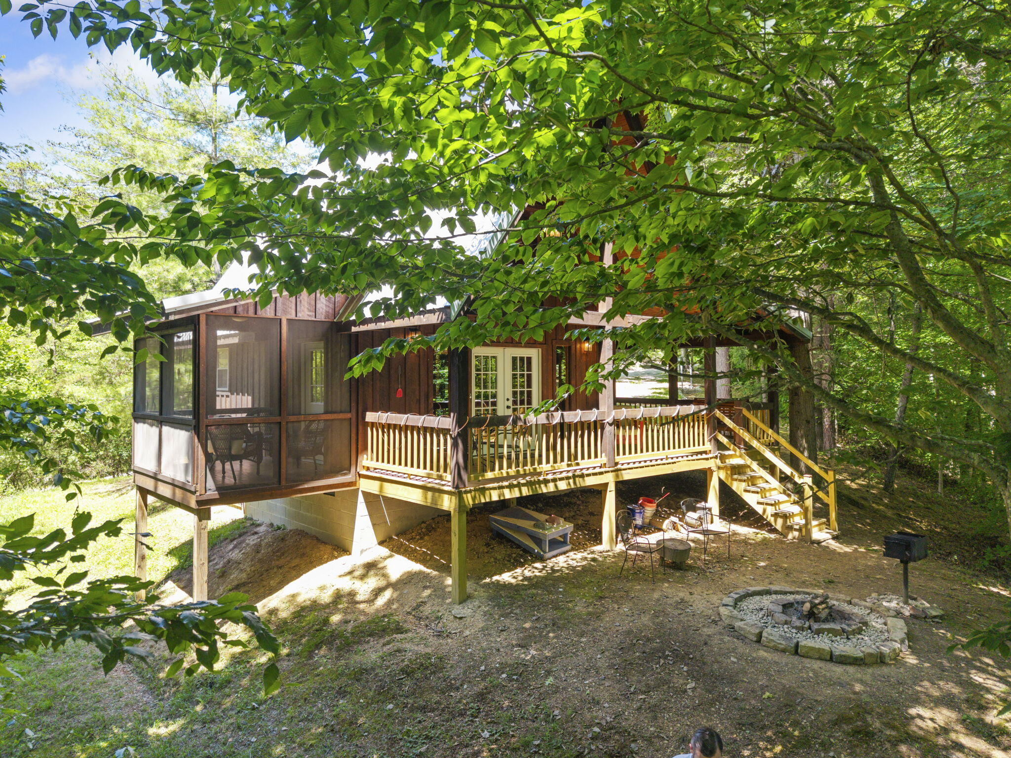 611 Paradise Drive Property Photo 9