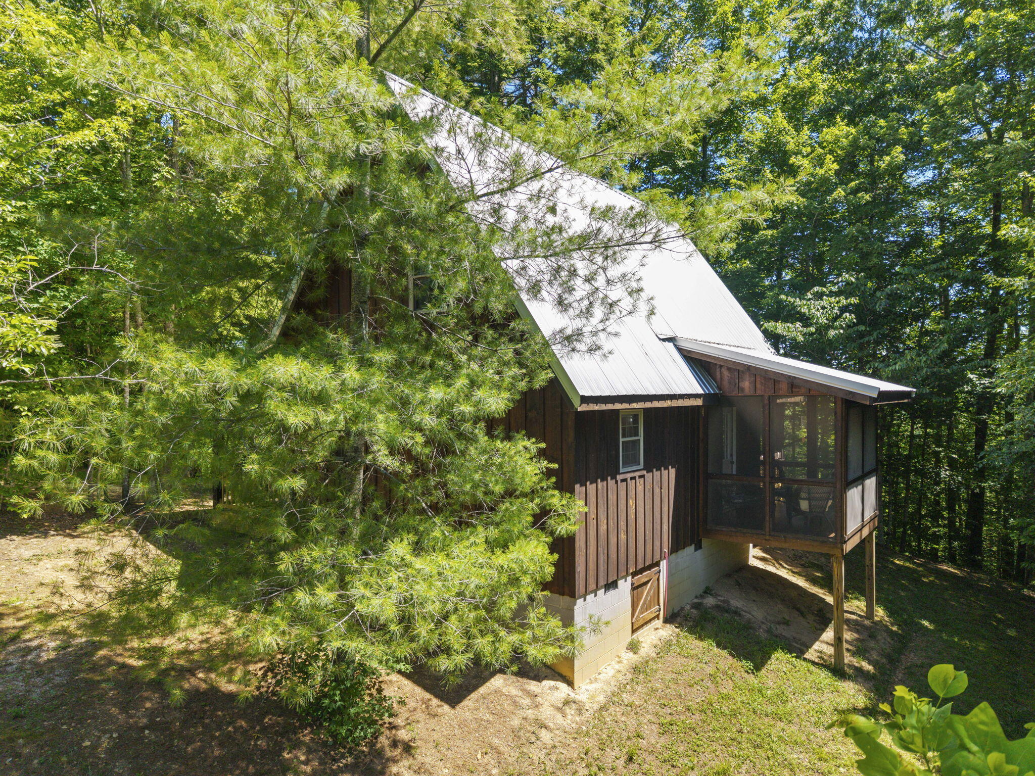 611 Paradise Drive Property Photo 10