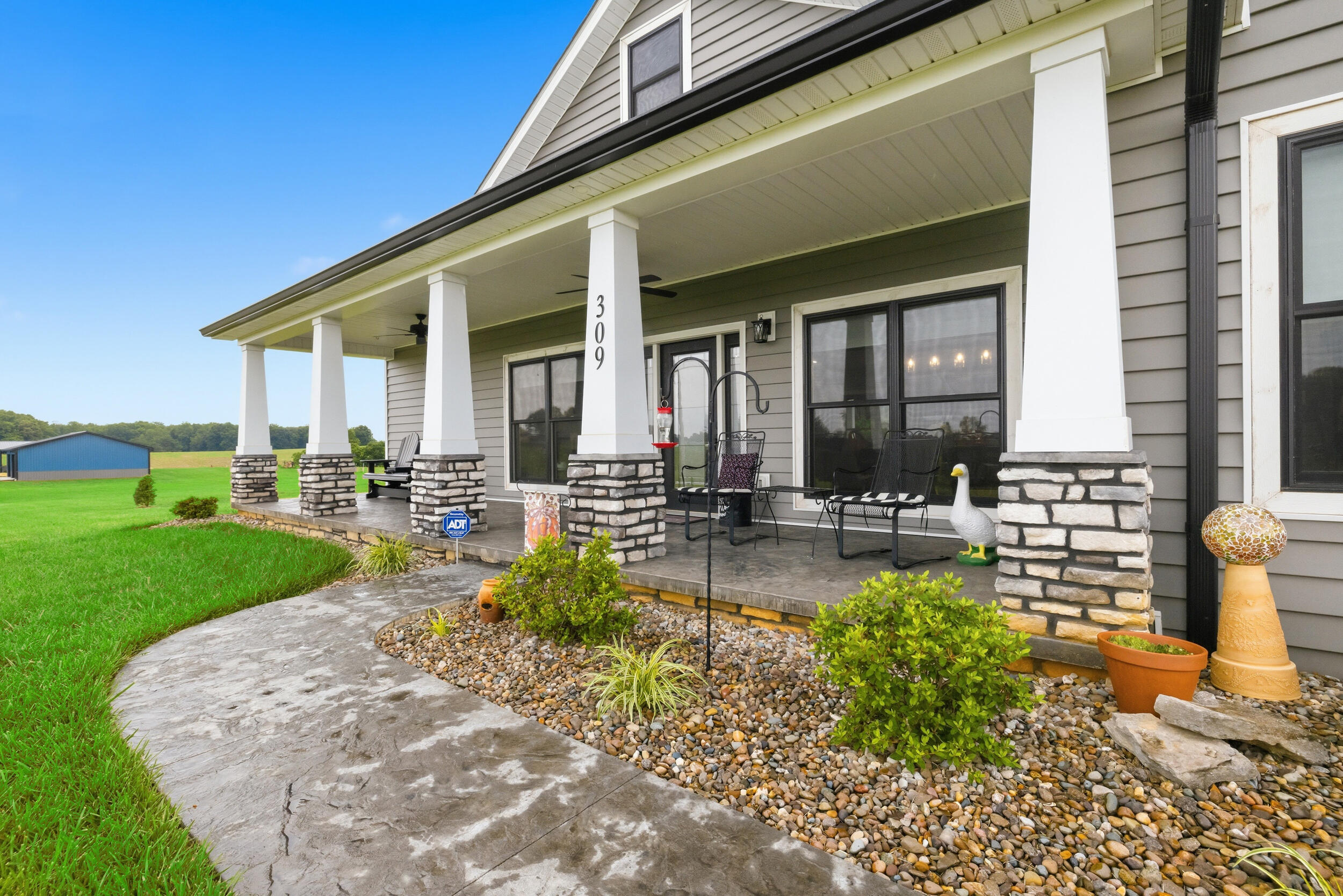 309 Eagles Pass Property Photo 2
