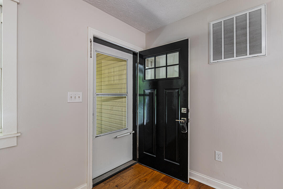 566 Lantern Way Property Photo 4