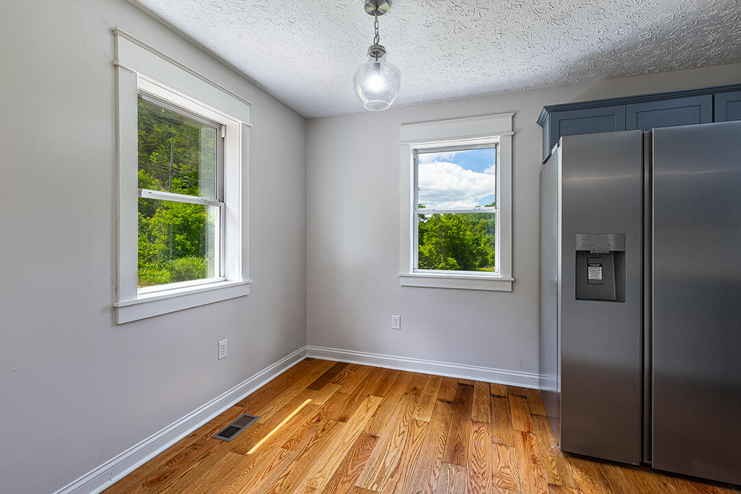 566 Lantern Way Property Photo 8