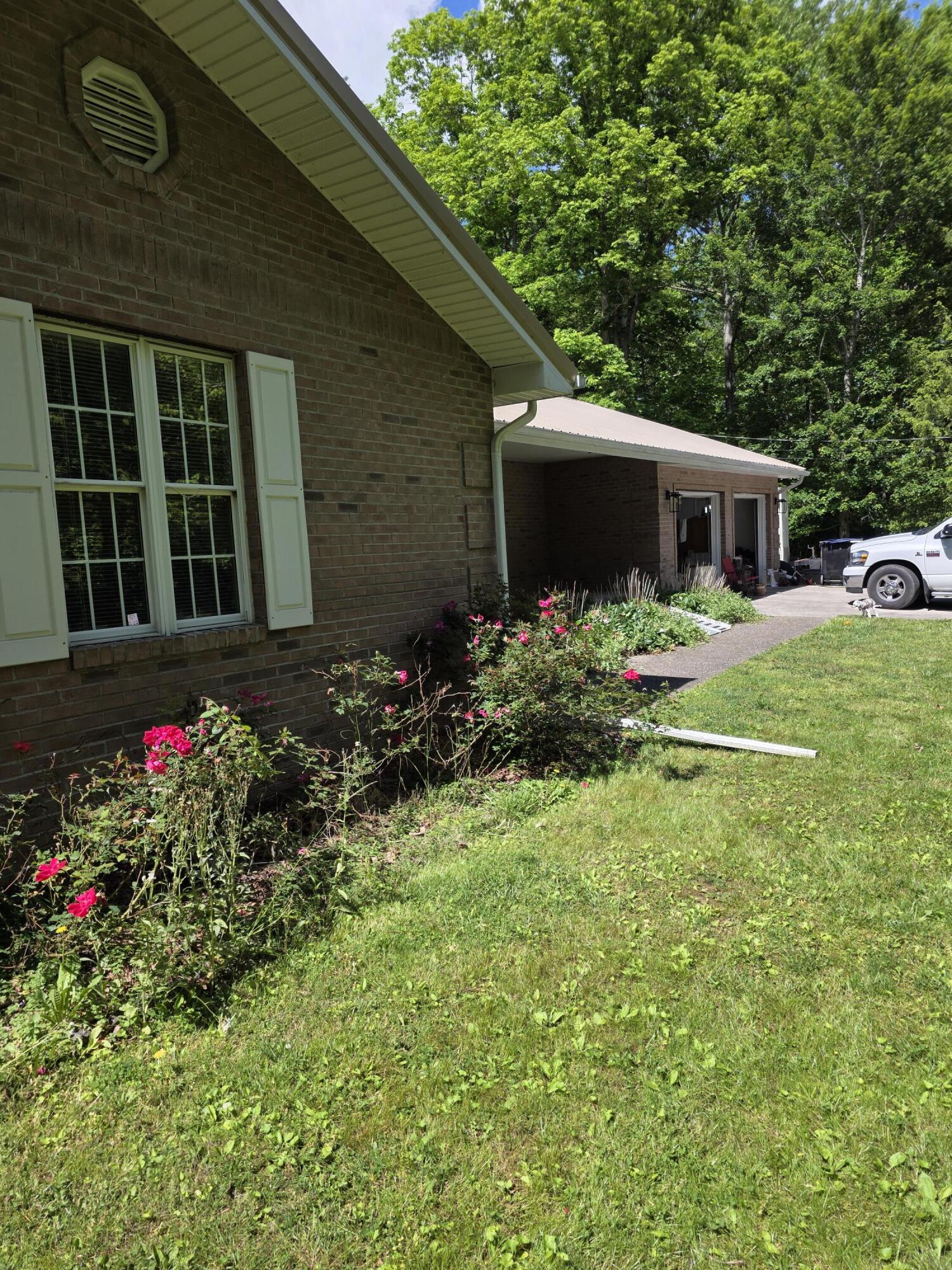 176 Redwood Lane Property Photo 8