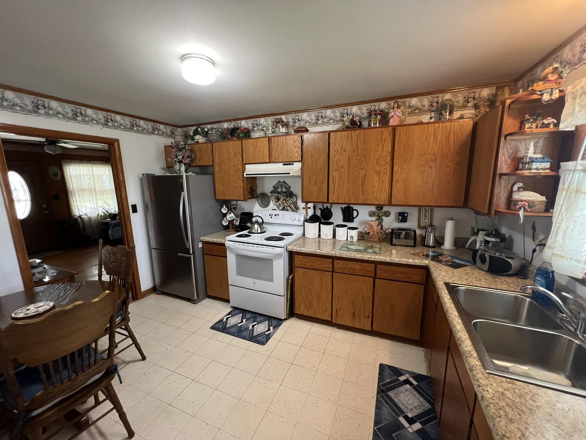 12 Maple Street Property Photo 8