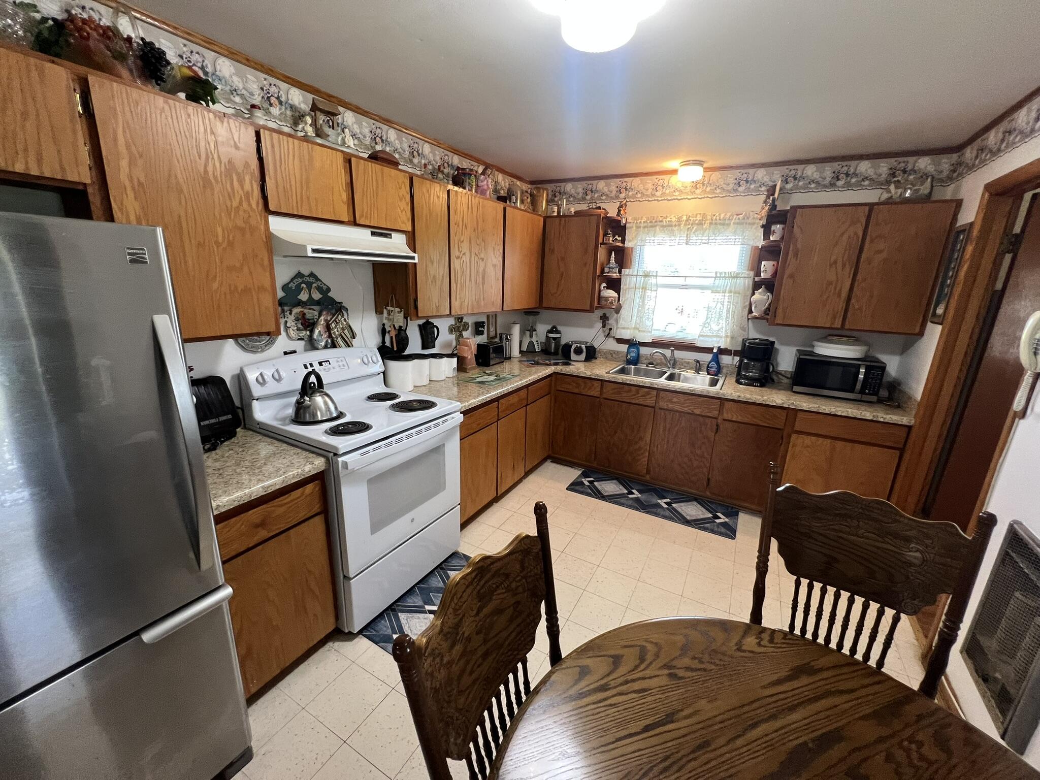 12 Maple Street Property Photo 9