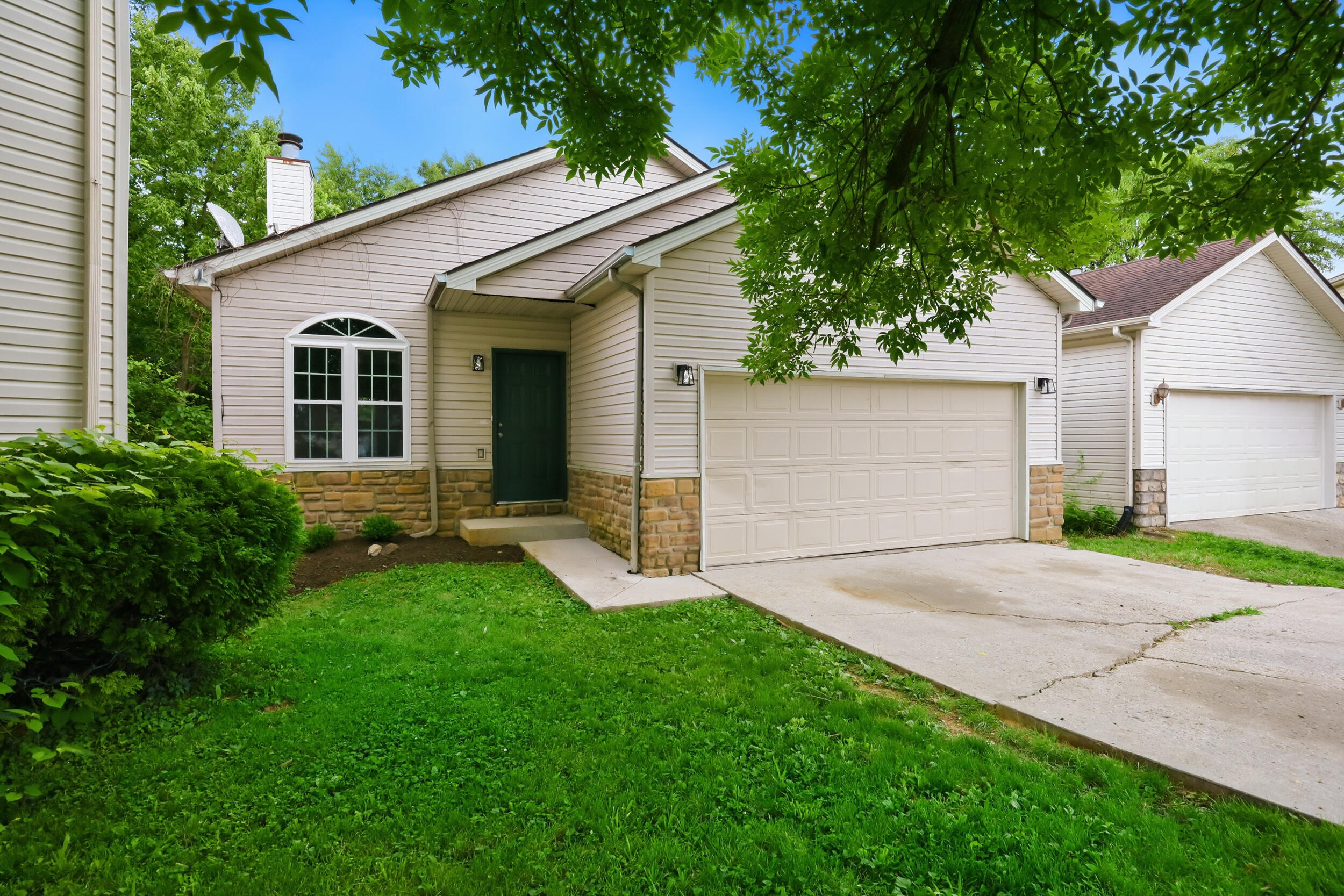 672 Danby Woods Drive Property Photo 1