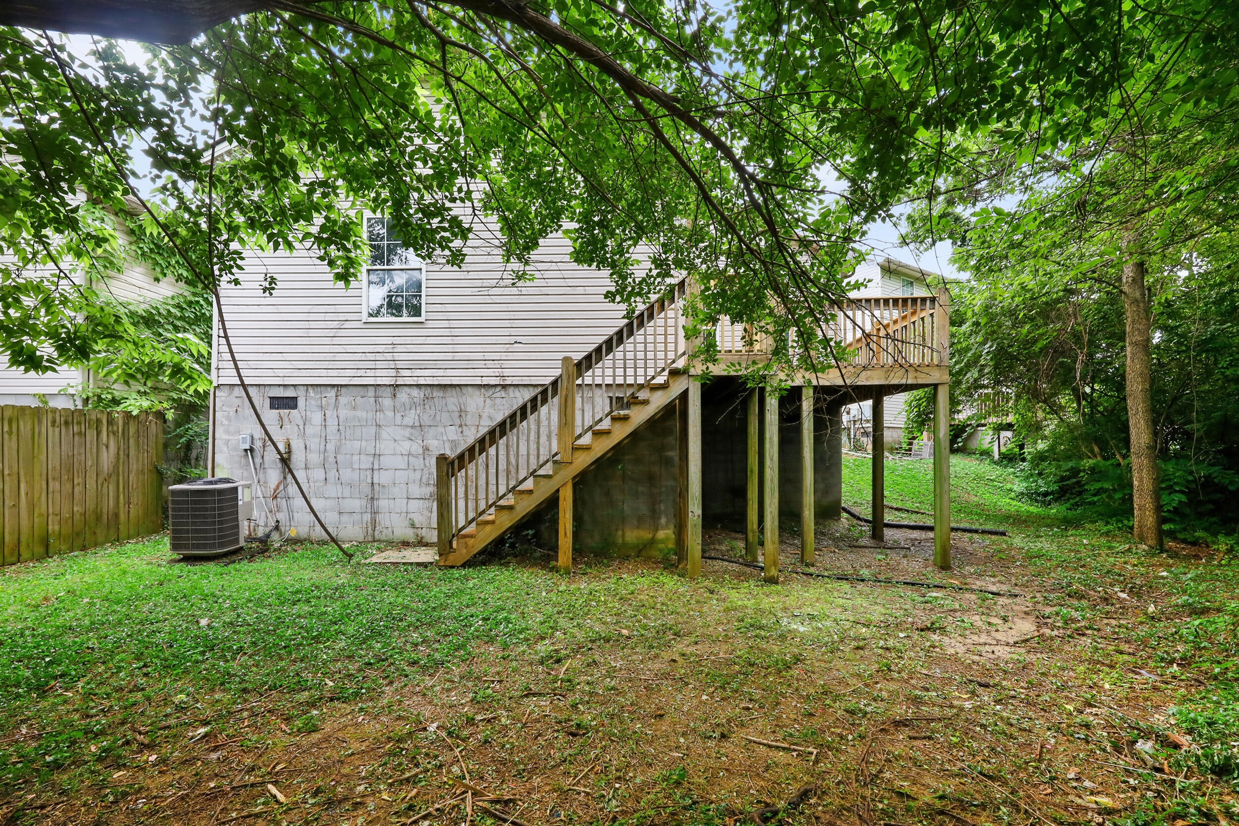 672 Danby Woods Drive Property Photo 8