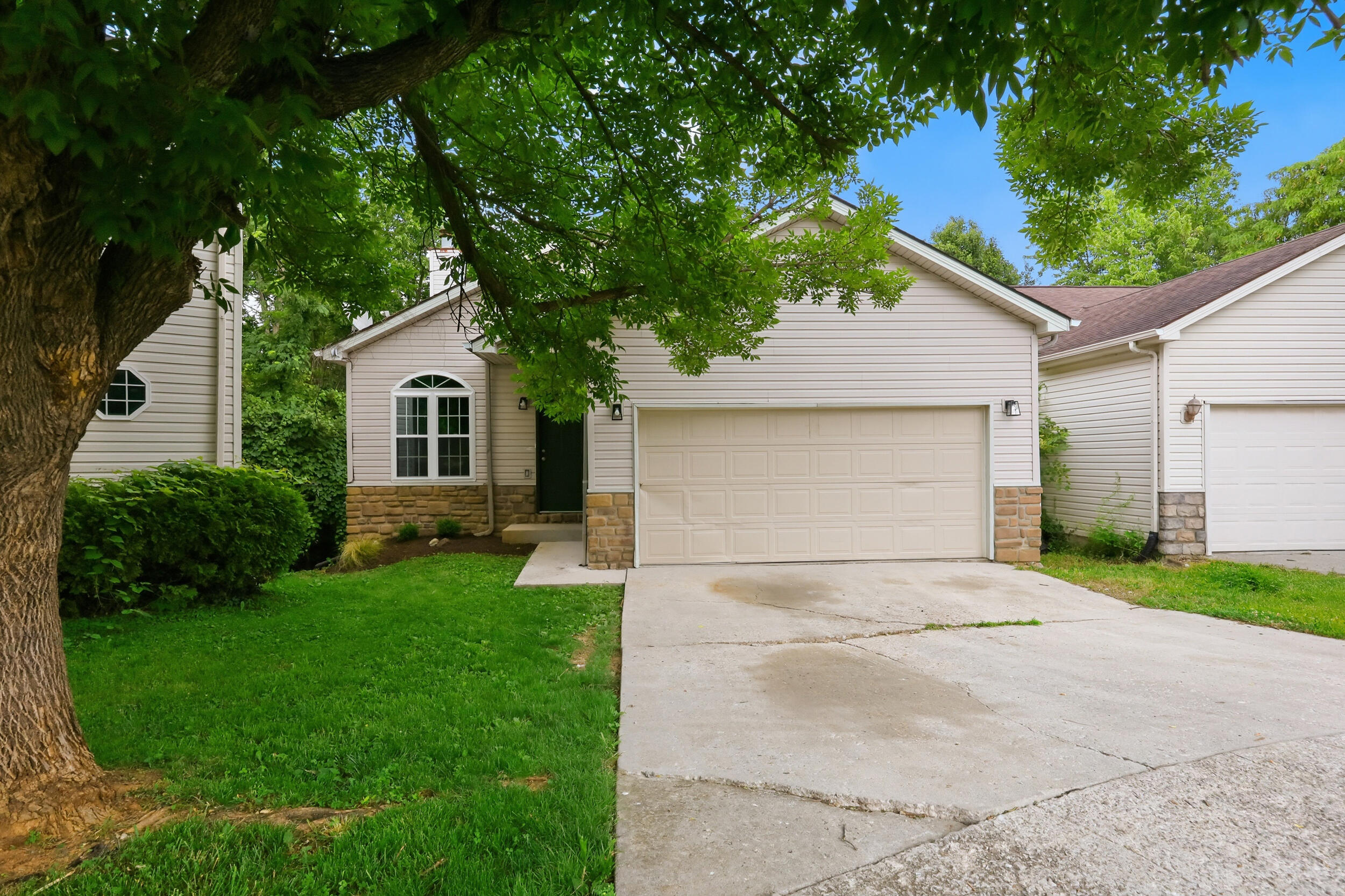 672 Danby Woods Drive Property Photo 26