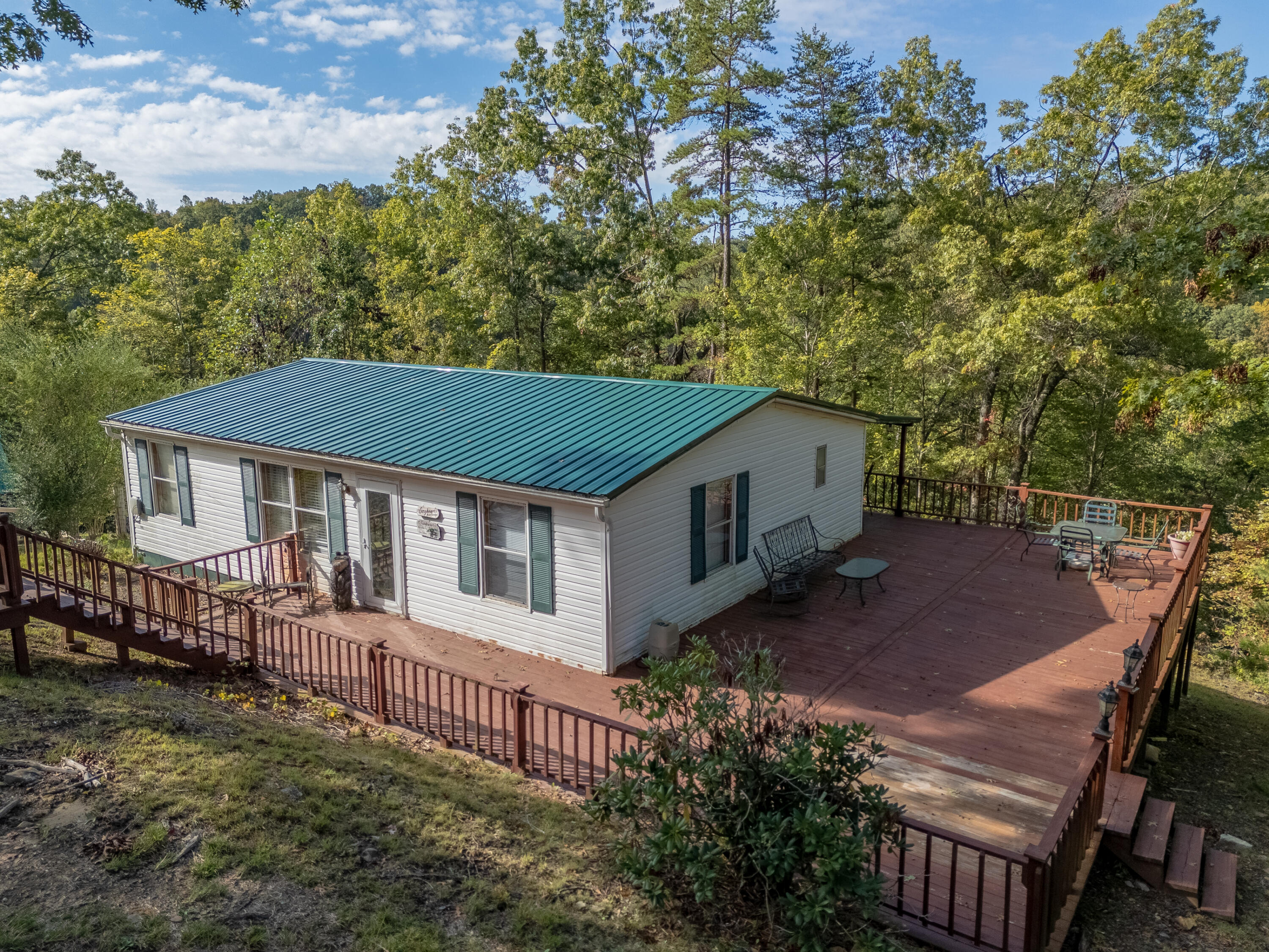 139 Robin Lane Property Photo 1