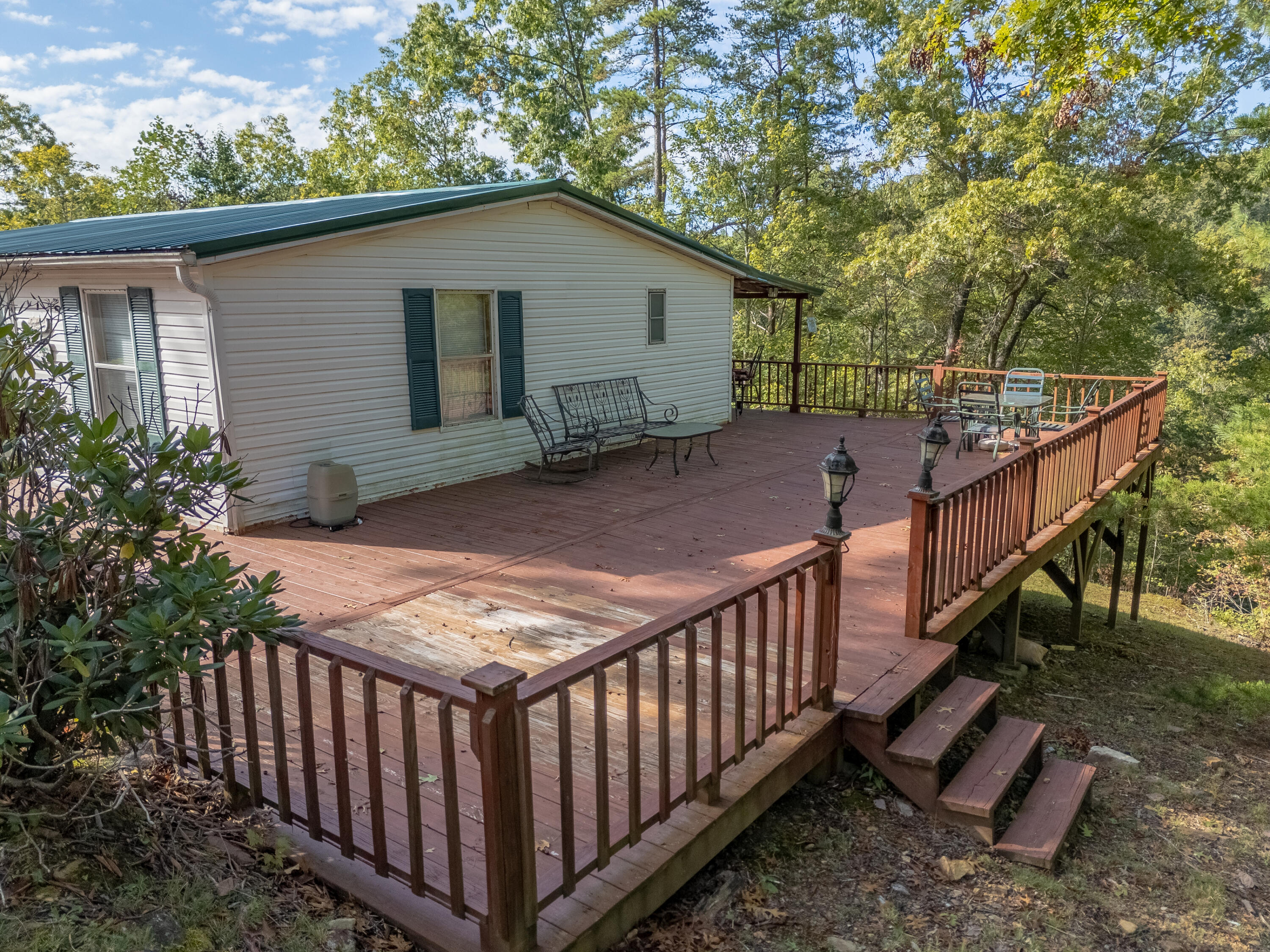 139 Robin Lane Property Photo 4