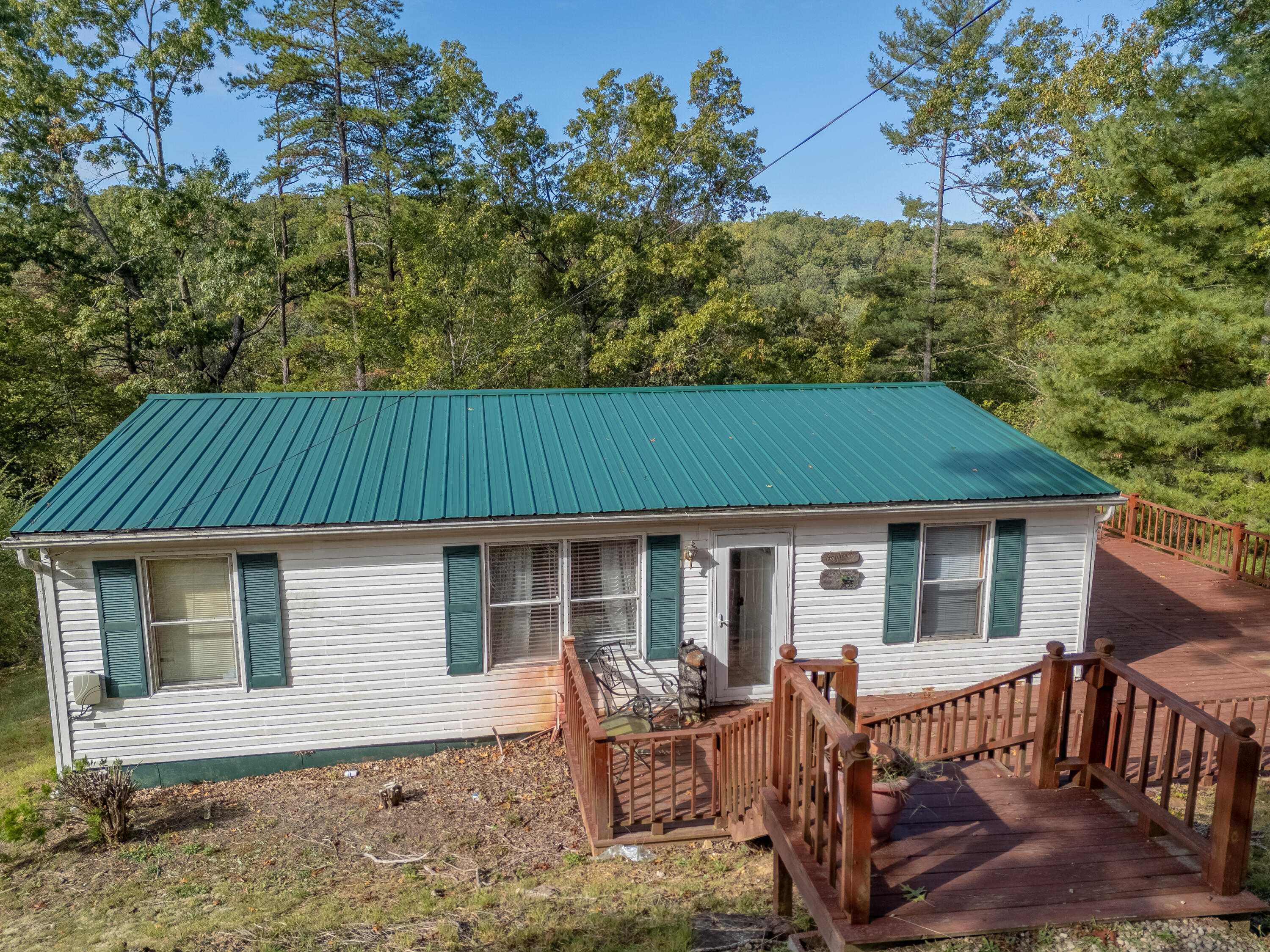 139 Robin Lane Property Photo 6