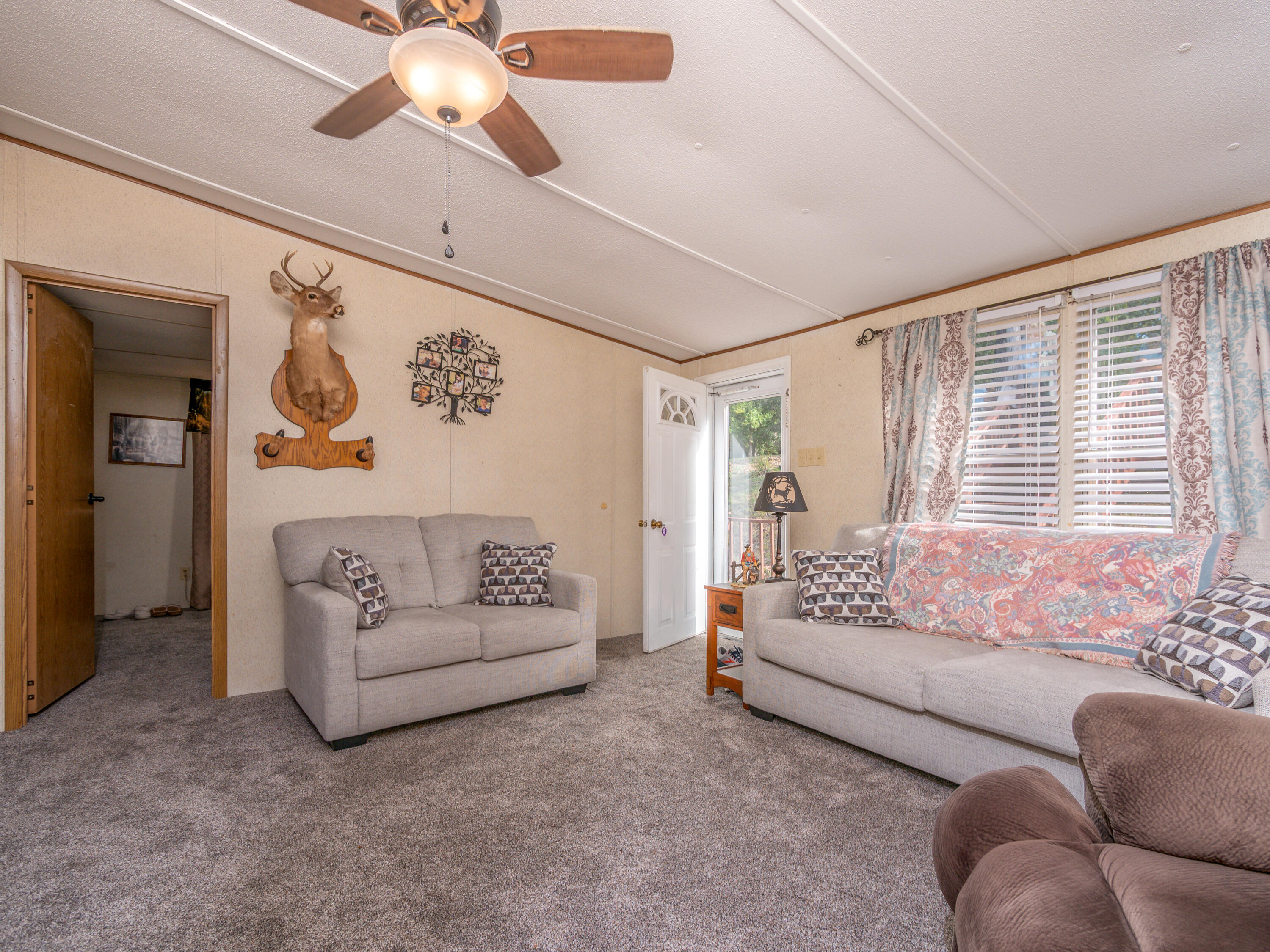 139 Robin Lane Property Photo 10