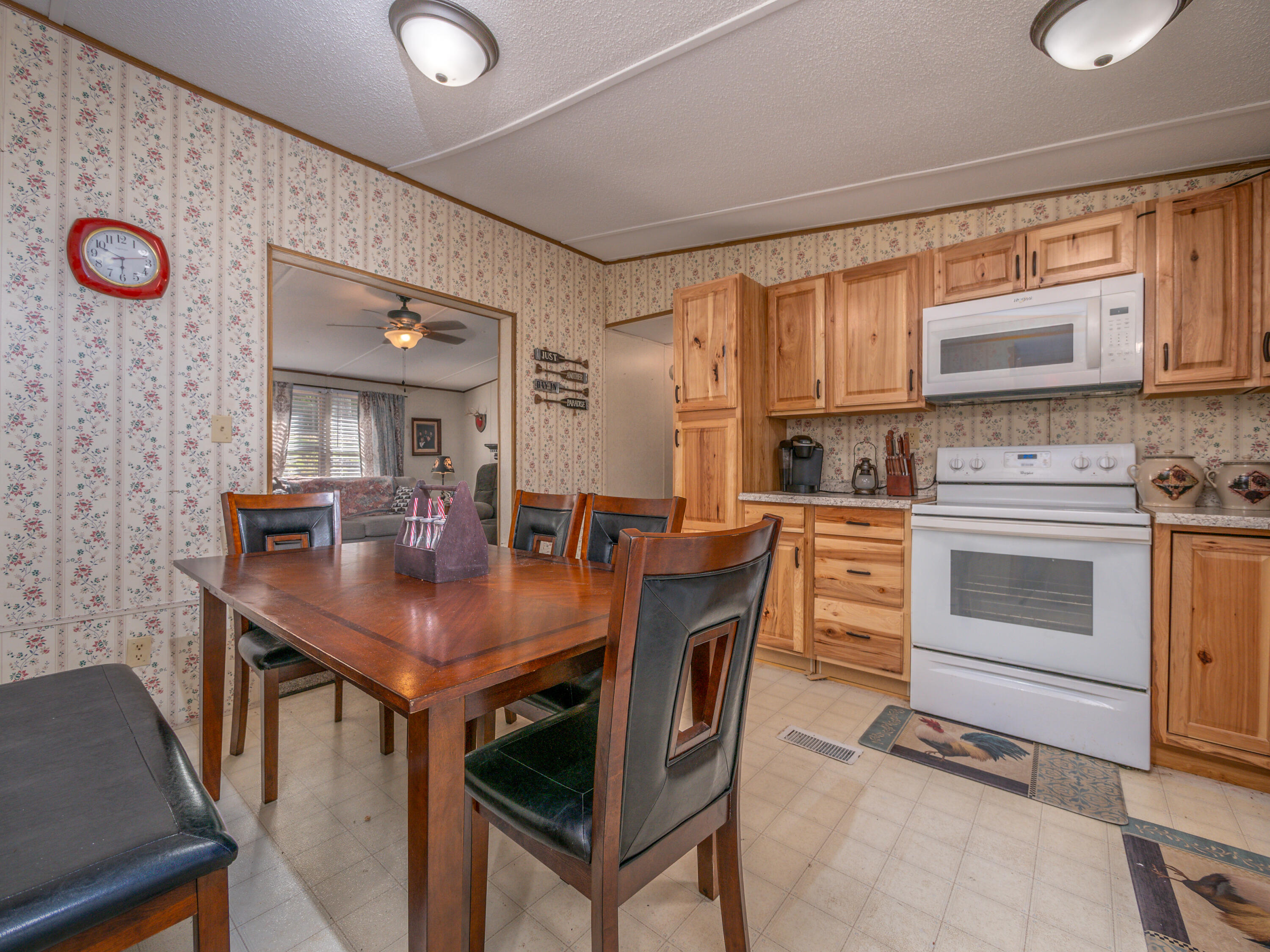 139 Robin Lane Property Photo 13