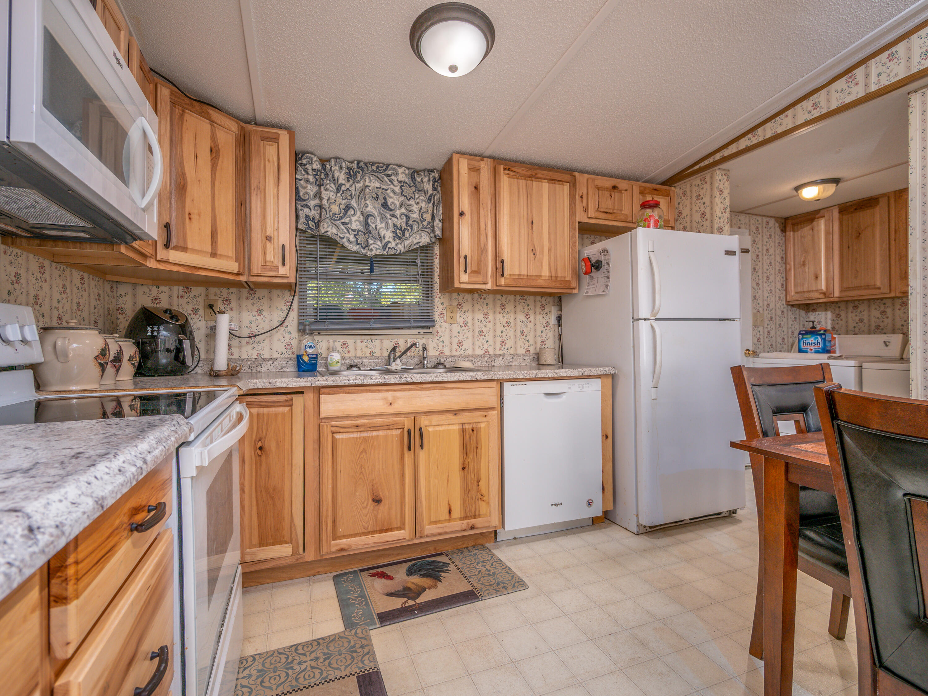 139 Robin Lane Property Photo 14