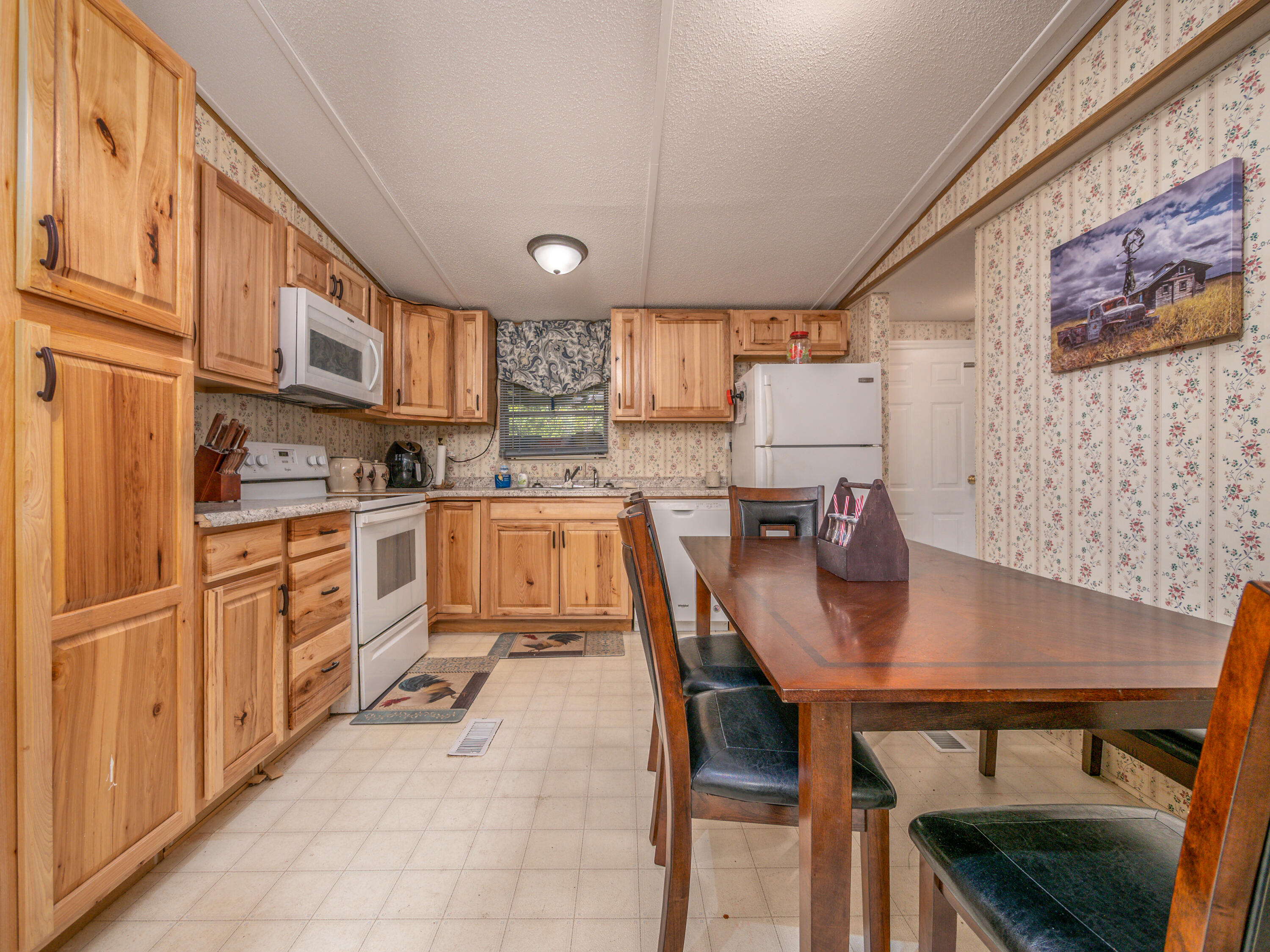 139 Robin Lane Property Photo 15