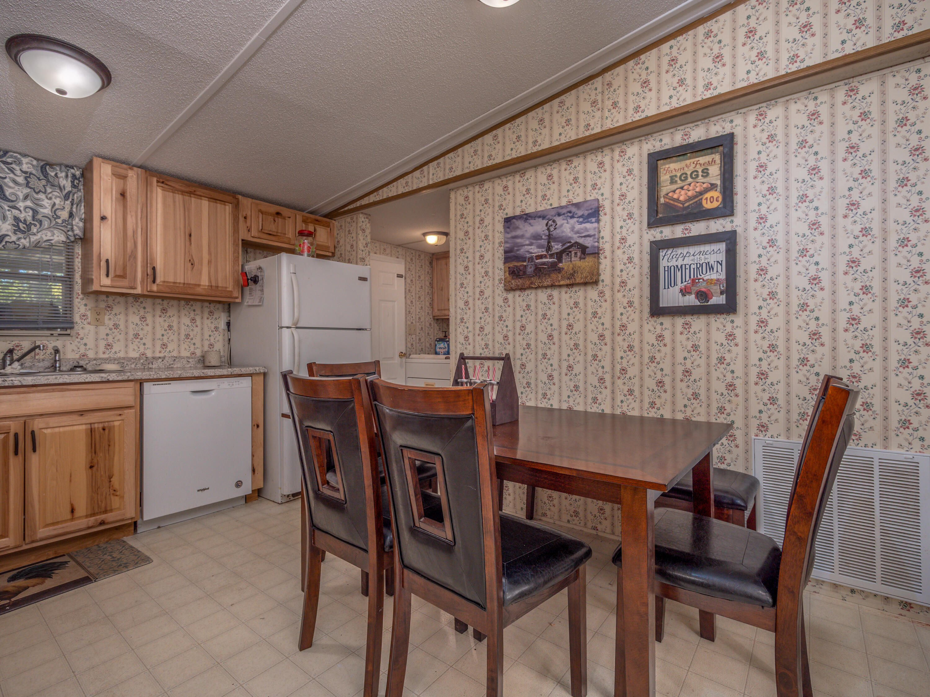 139 Robin Lane Property Photo 16