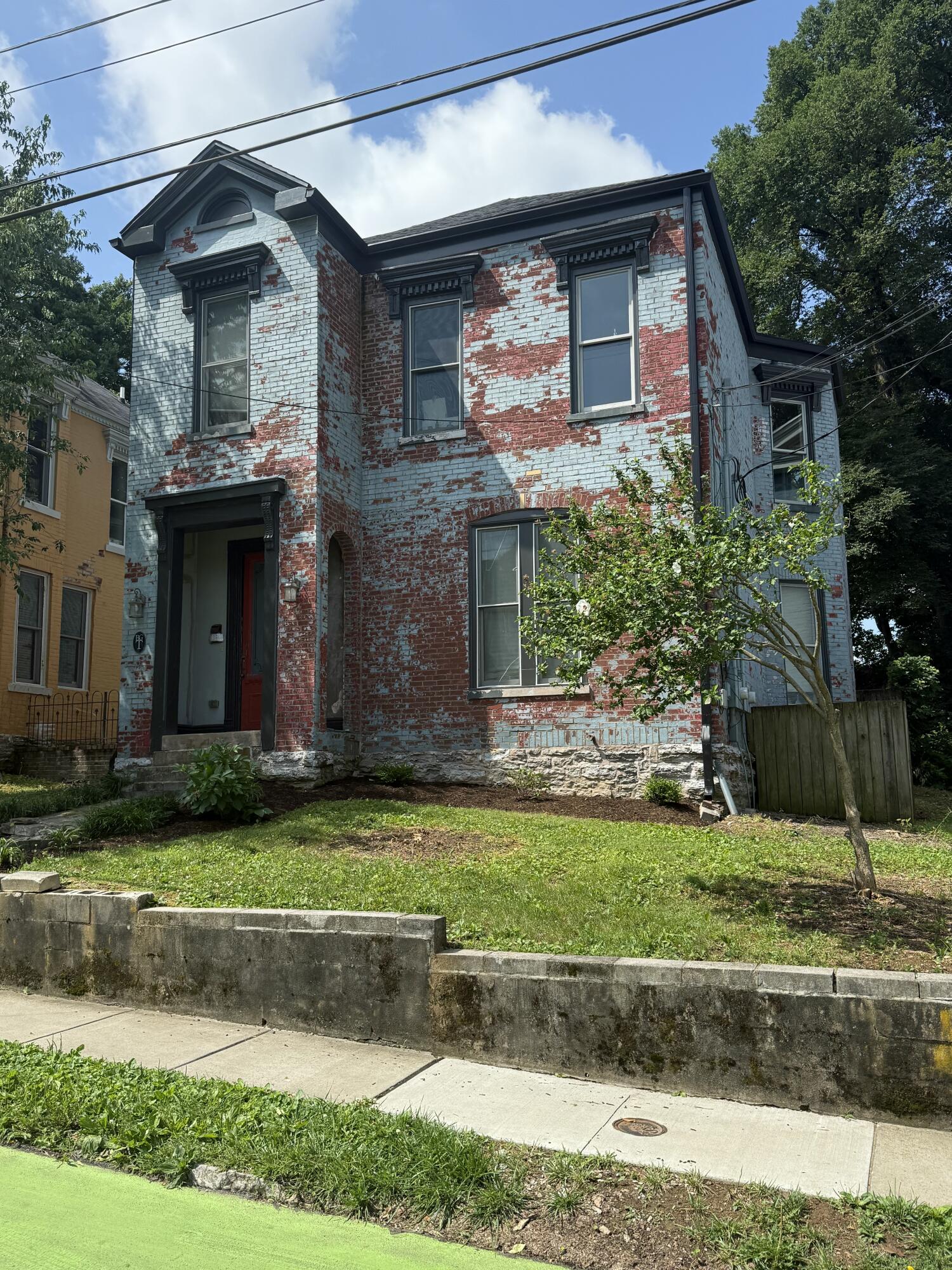 148 E Fourth Street Property Photo 2