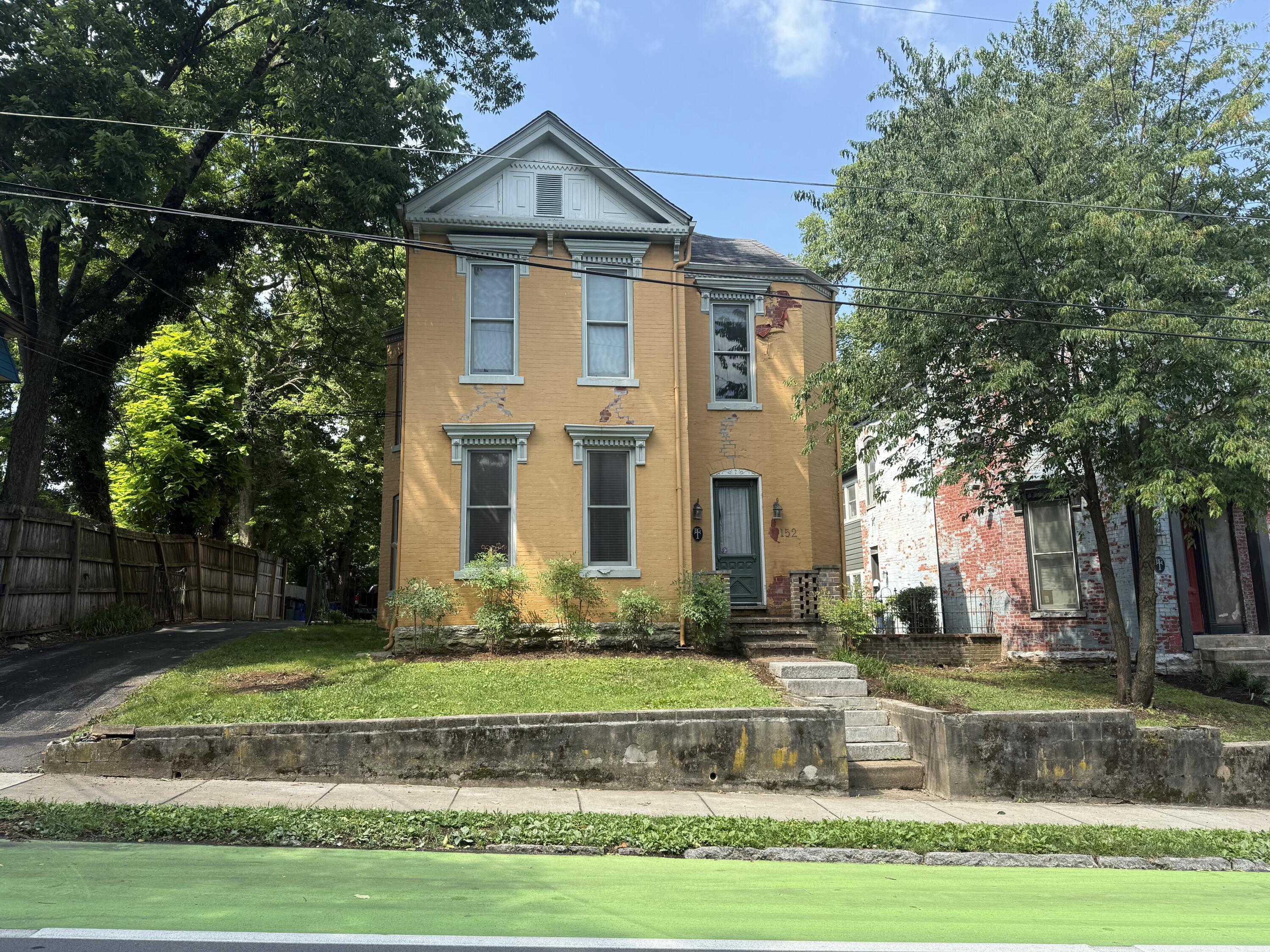 152 E Fourth Street Property Photo 1