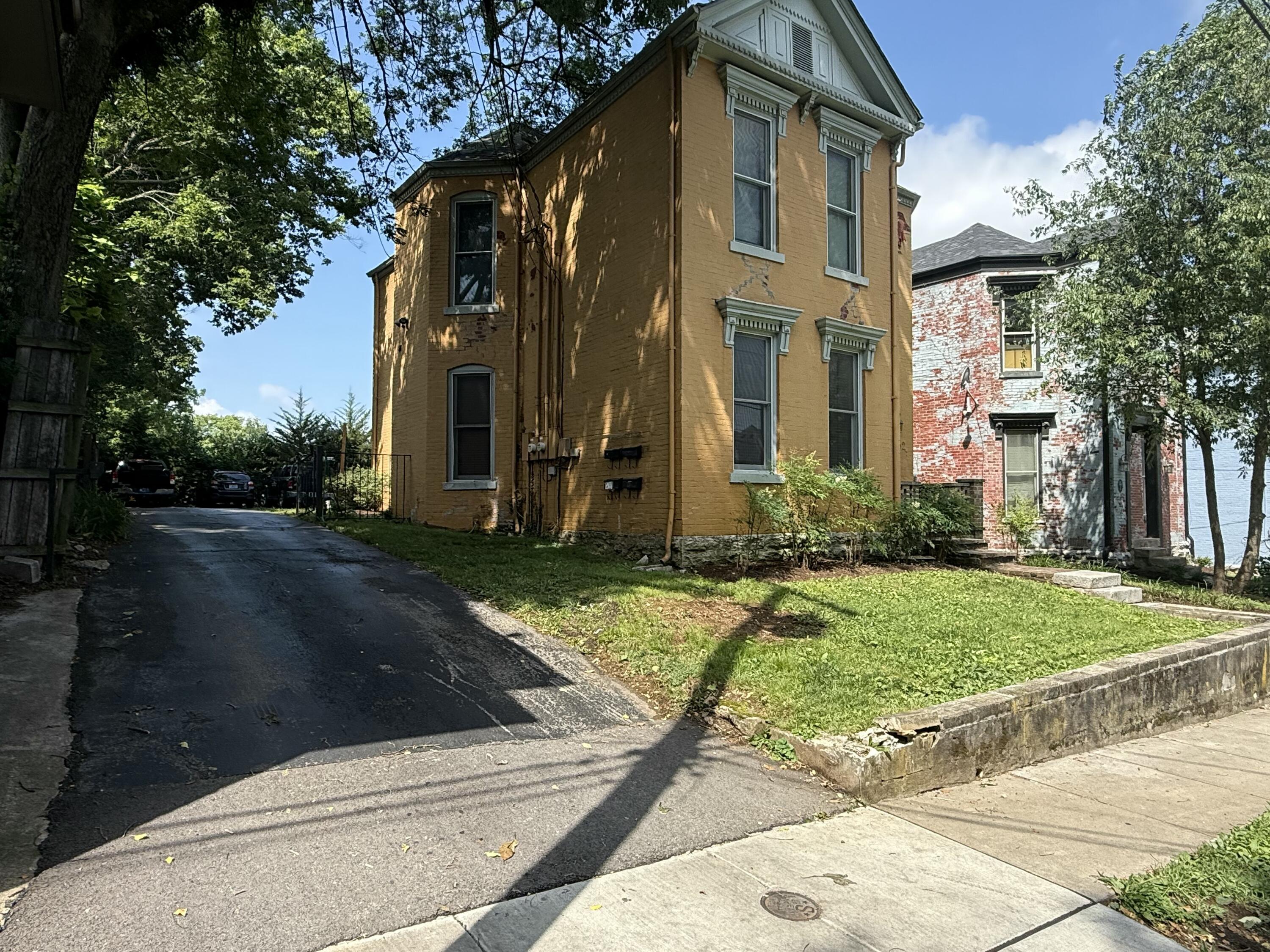 152 E Fourth Street Property Photo 5